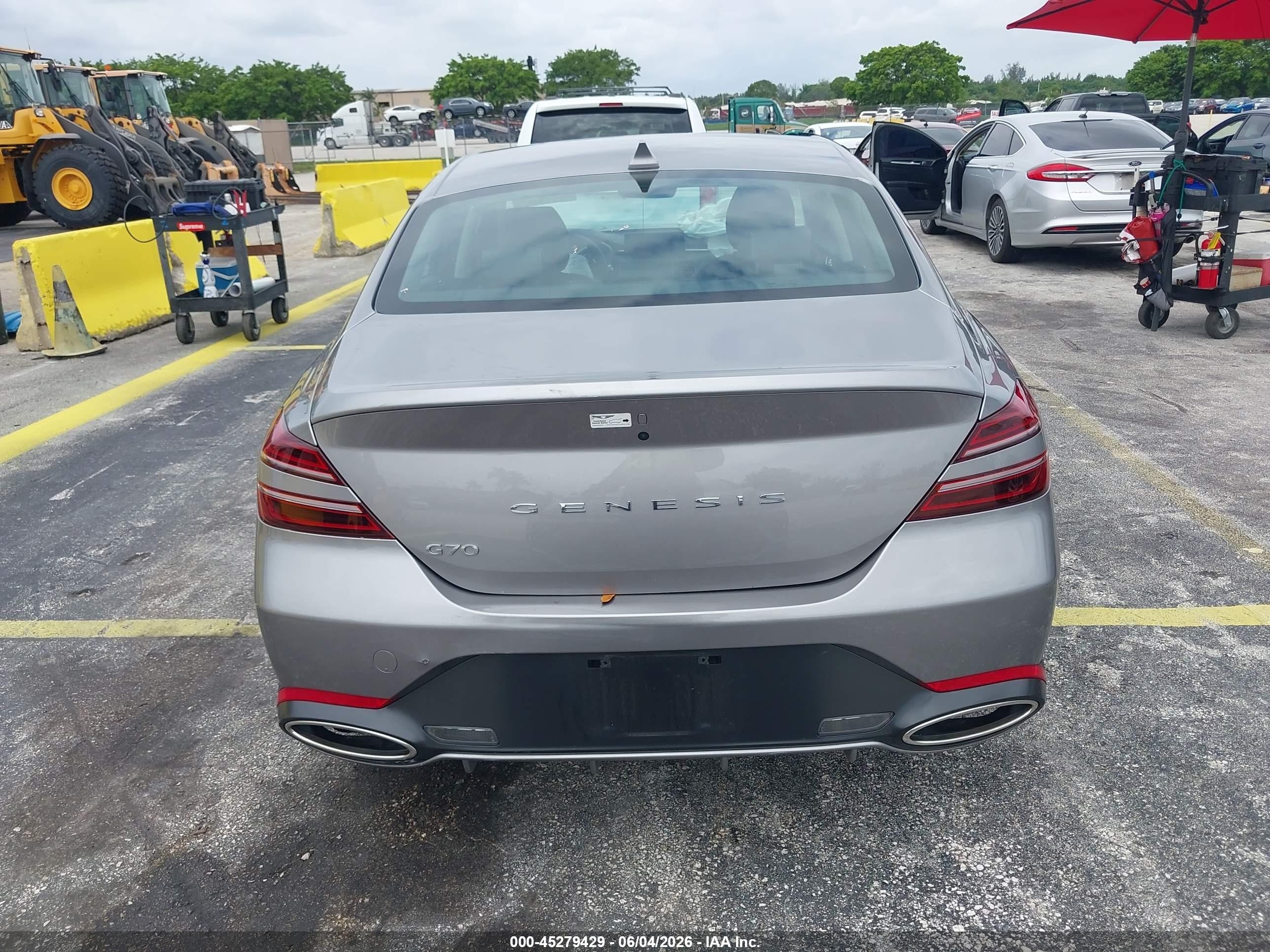2026 Genesis G70 2.5t Rwd Gold vin: KMTG14SC7TU167402
