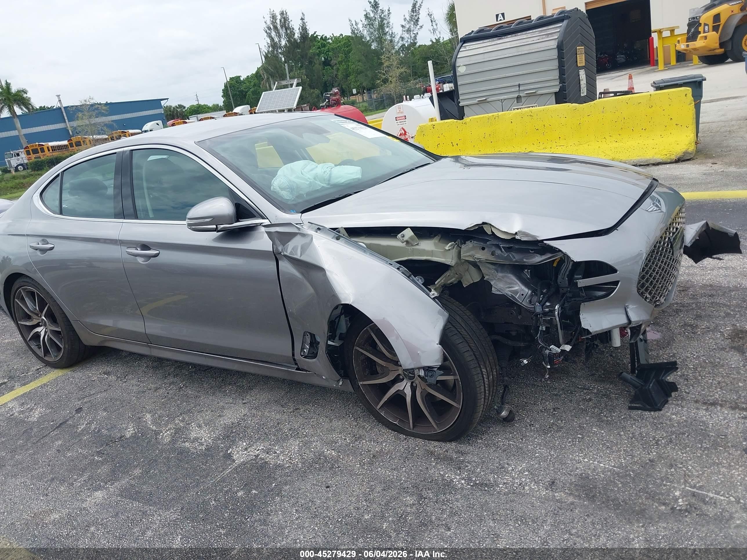 2026 Genesis G70 2.5t Rwd Gold vin: KMTG14SC7TU167402