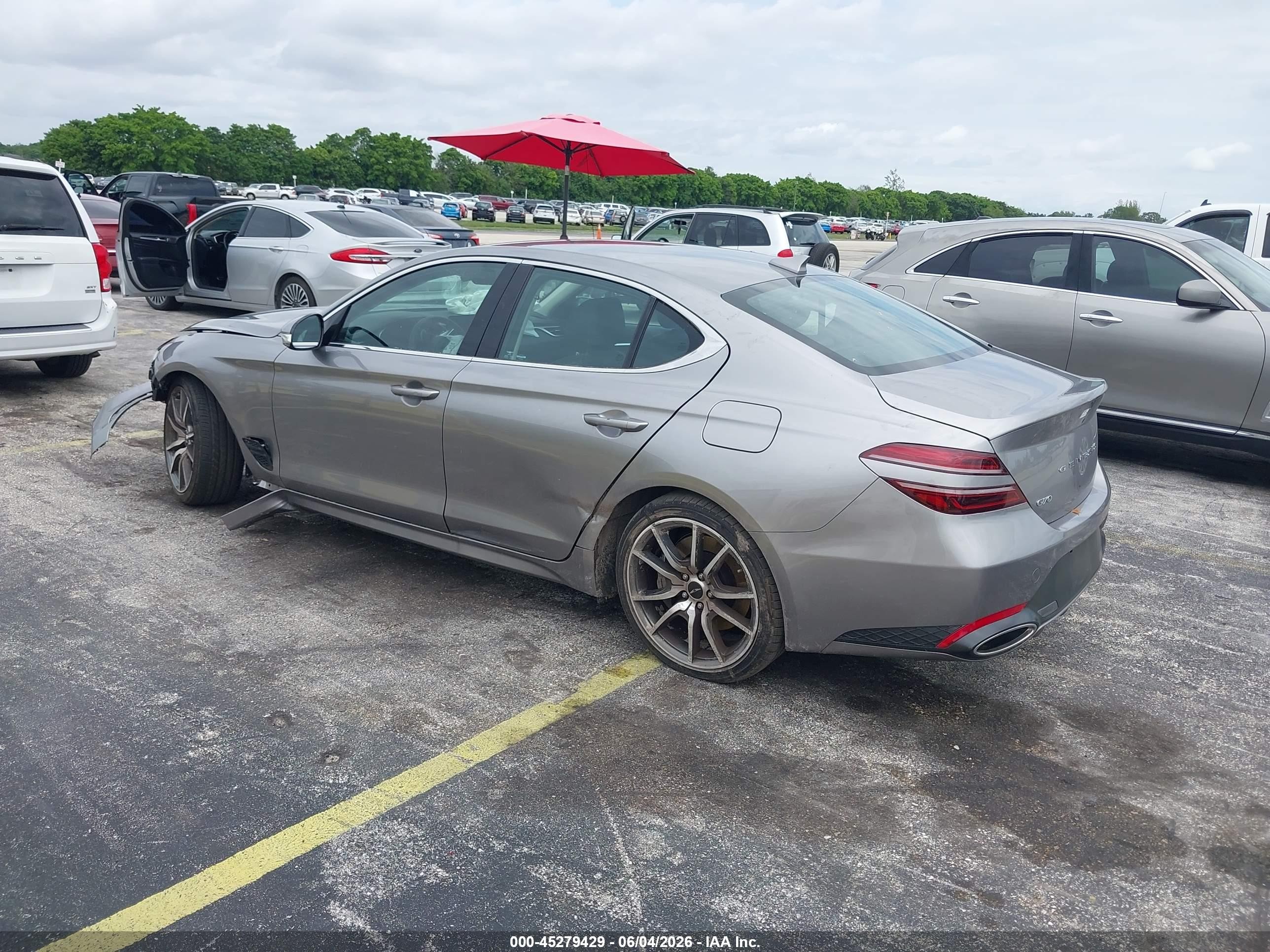 2026 Genesis G70 2.5t Rwd Gold vin: KMTG14SC7TU167402