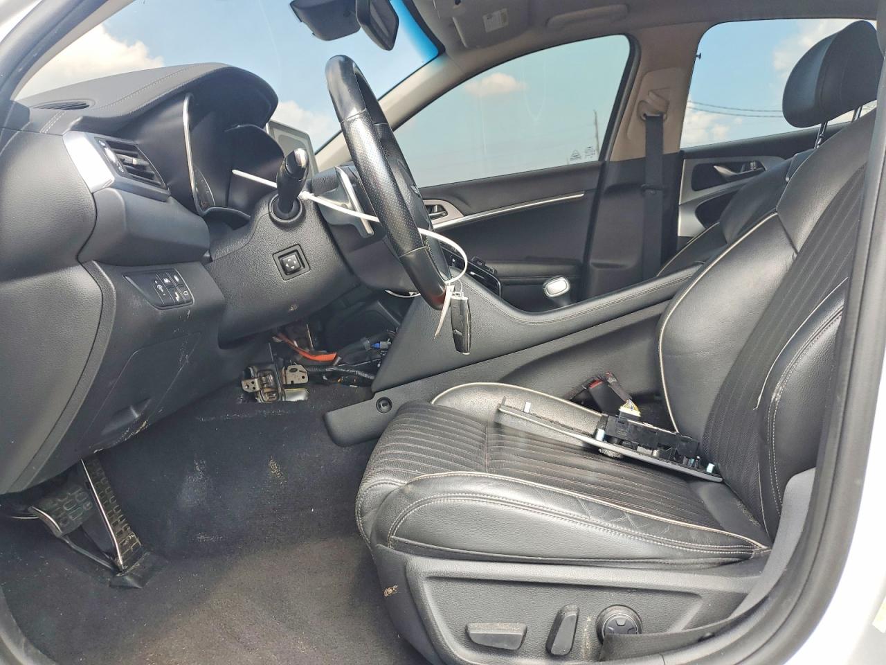 2019 Genesis G70 Elite Silver vin: KMTG34LA2KU027232