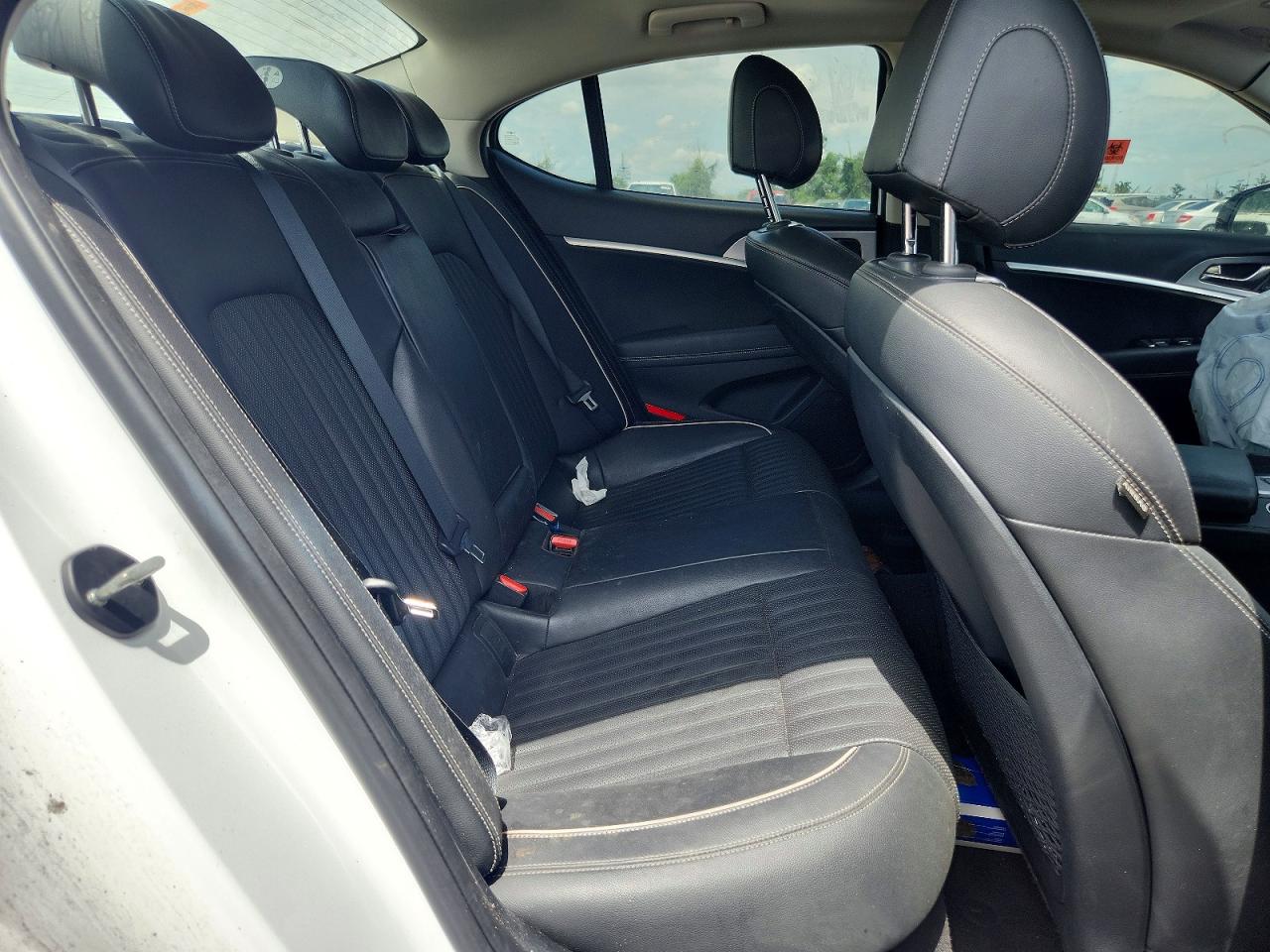 2021 Genesis G70 Elite White vin: KMTG34LA3MU067208