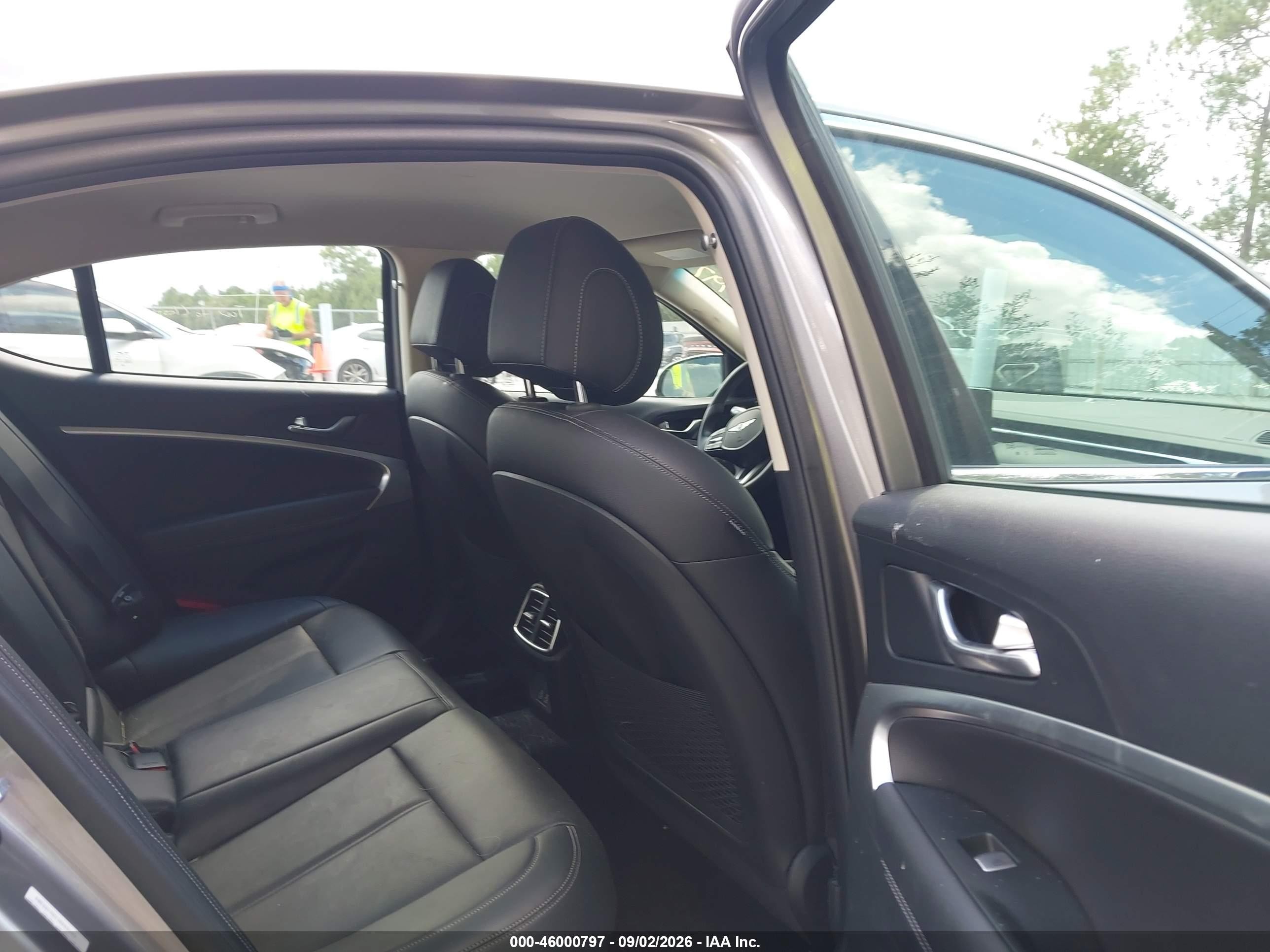 2025 Genesis G70 2.5t Awd Silver vin: KMTG34SC1SU155383