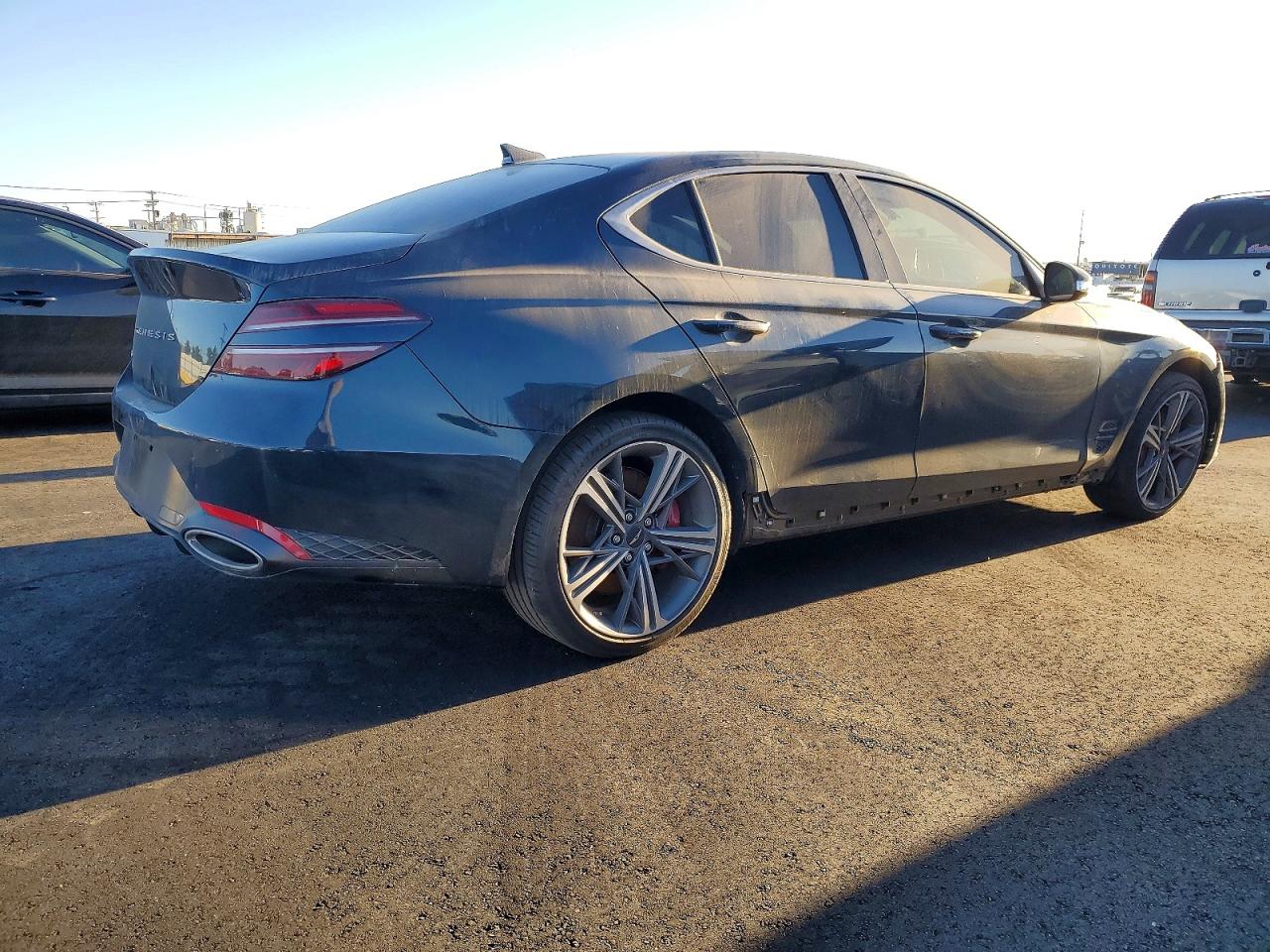 2025 Genesis G70 Base Blue vin: KMTG34SC4SU148637