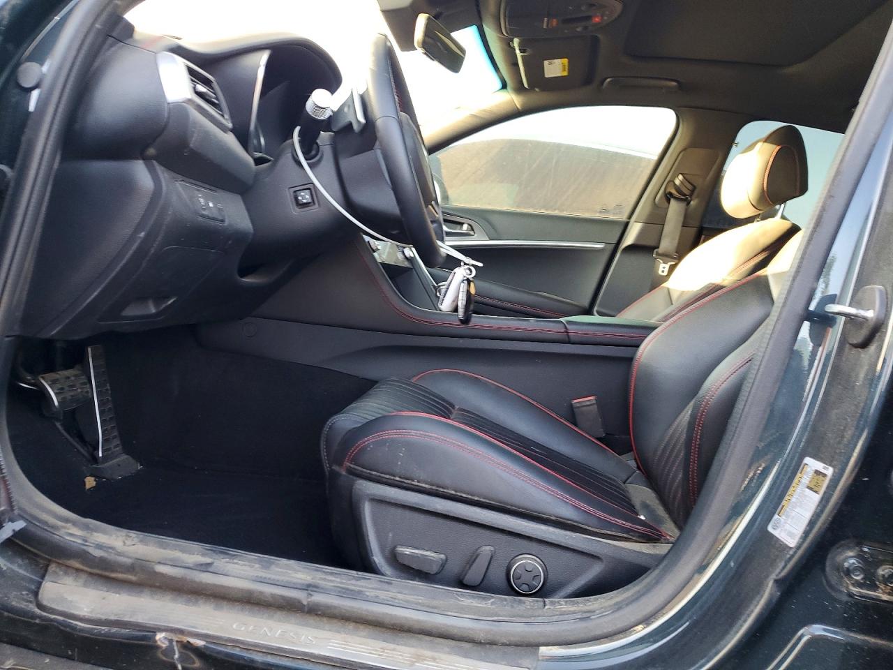 2025 Genesis G70 Base Blue vin: KMTG34SC4SU148637
