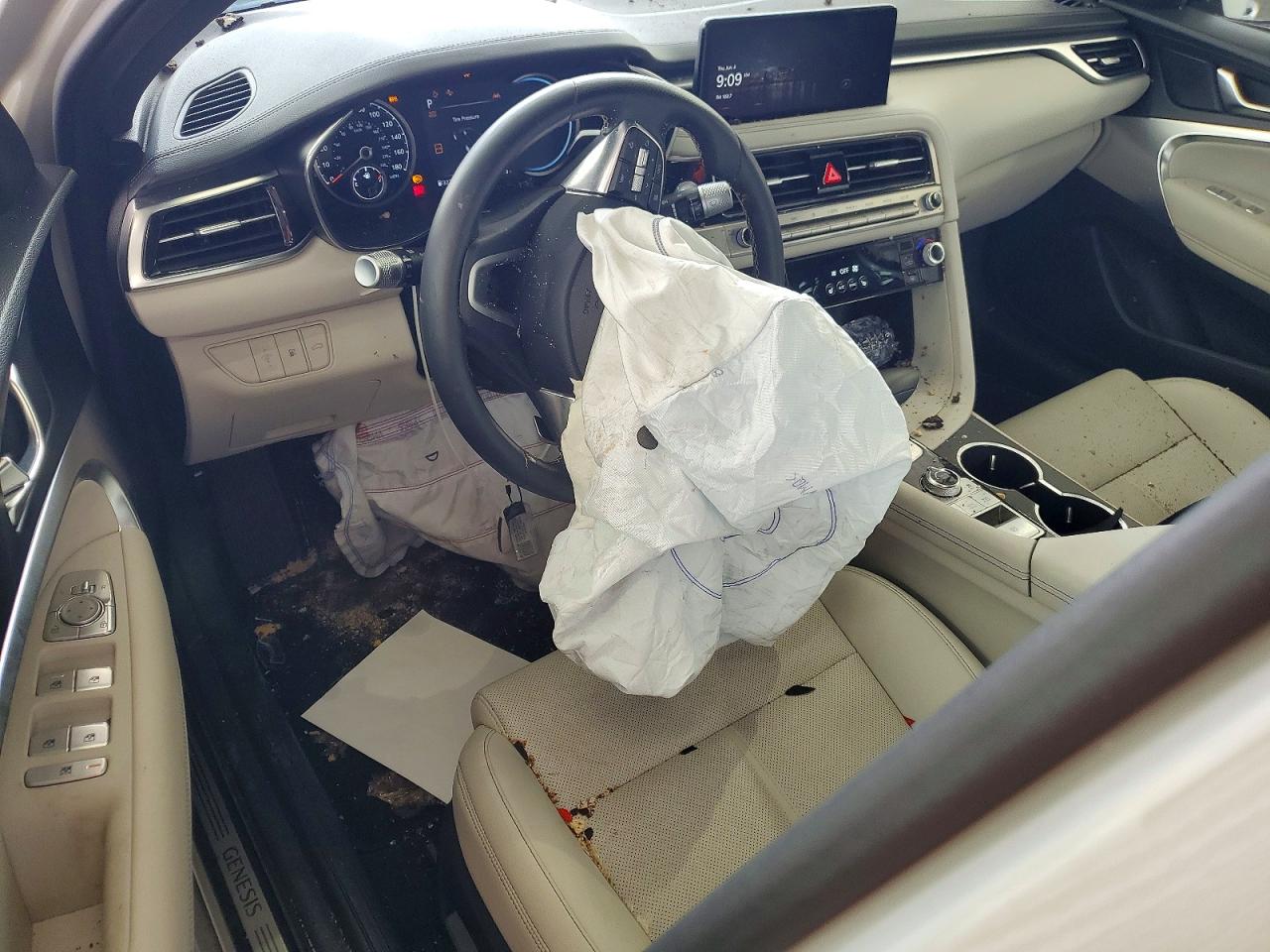 2025 Genesis G70 2.5t Standard Silver vin: KMTG34SC8SU155686