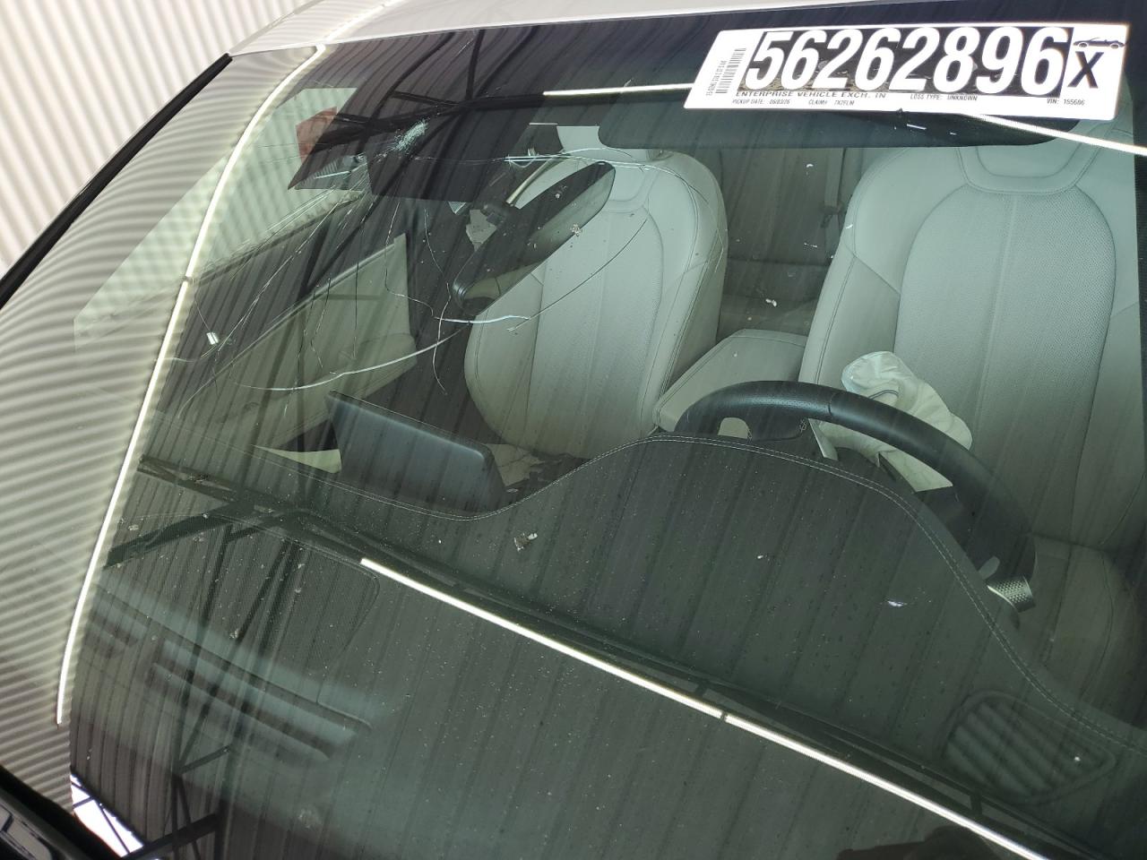 2025 Genesis G70 2.5t Standard Silver vin: KMTG34SC8SU155686 Damage: Windshield, Broken, Replacement Required