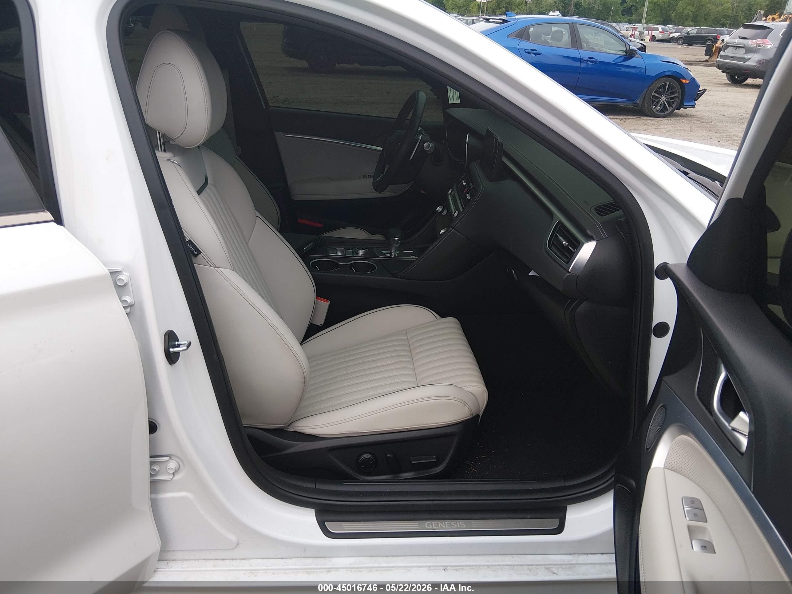 2024 Genesis G70 2.5t Rwd White vin: KMTG34SCXRU136387