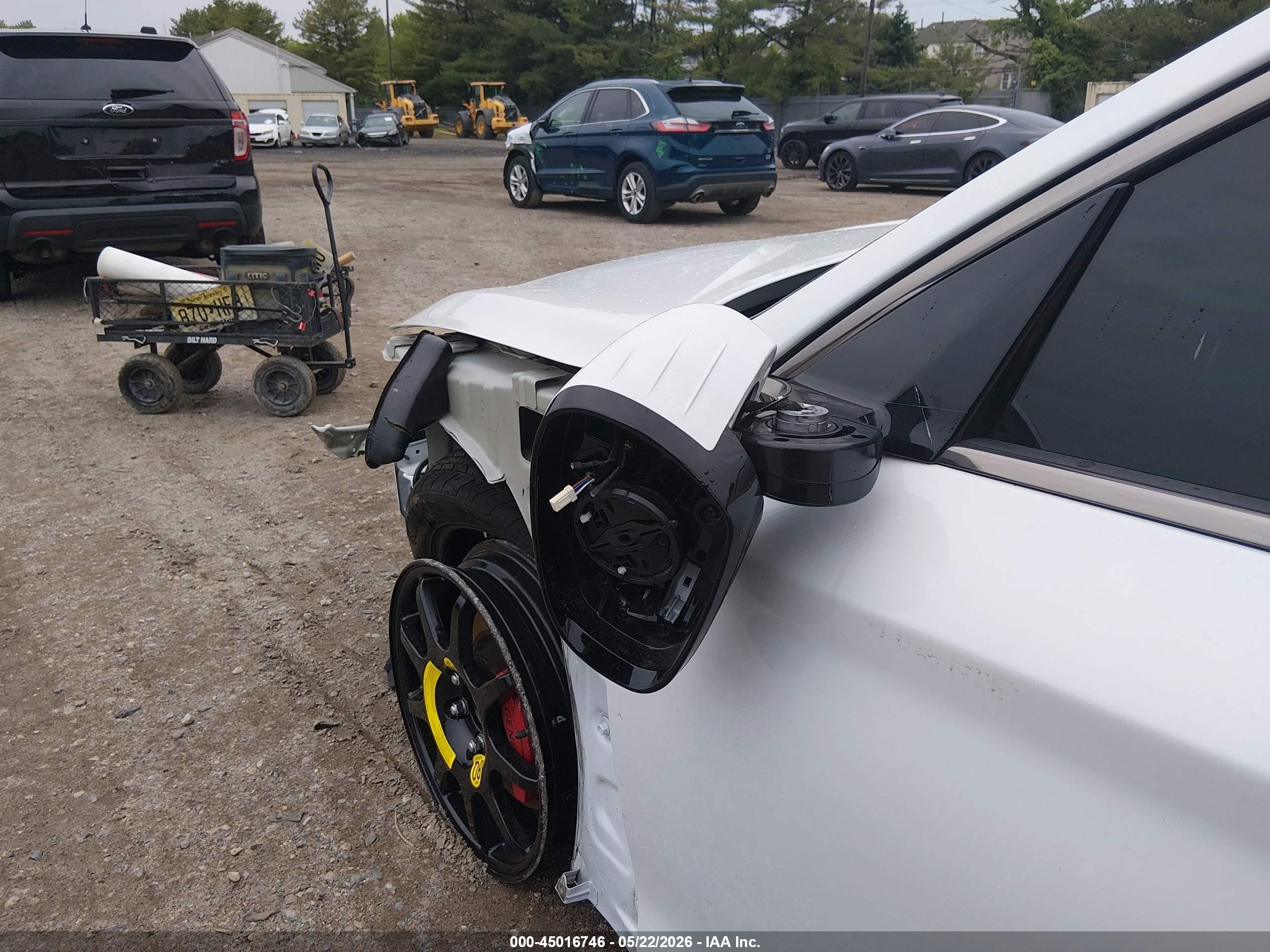 2024 Genesis G70 2.5t Rwd White vin: KMTG34SCXRU136387