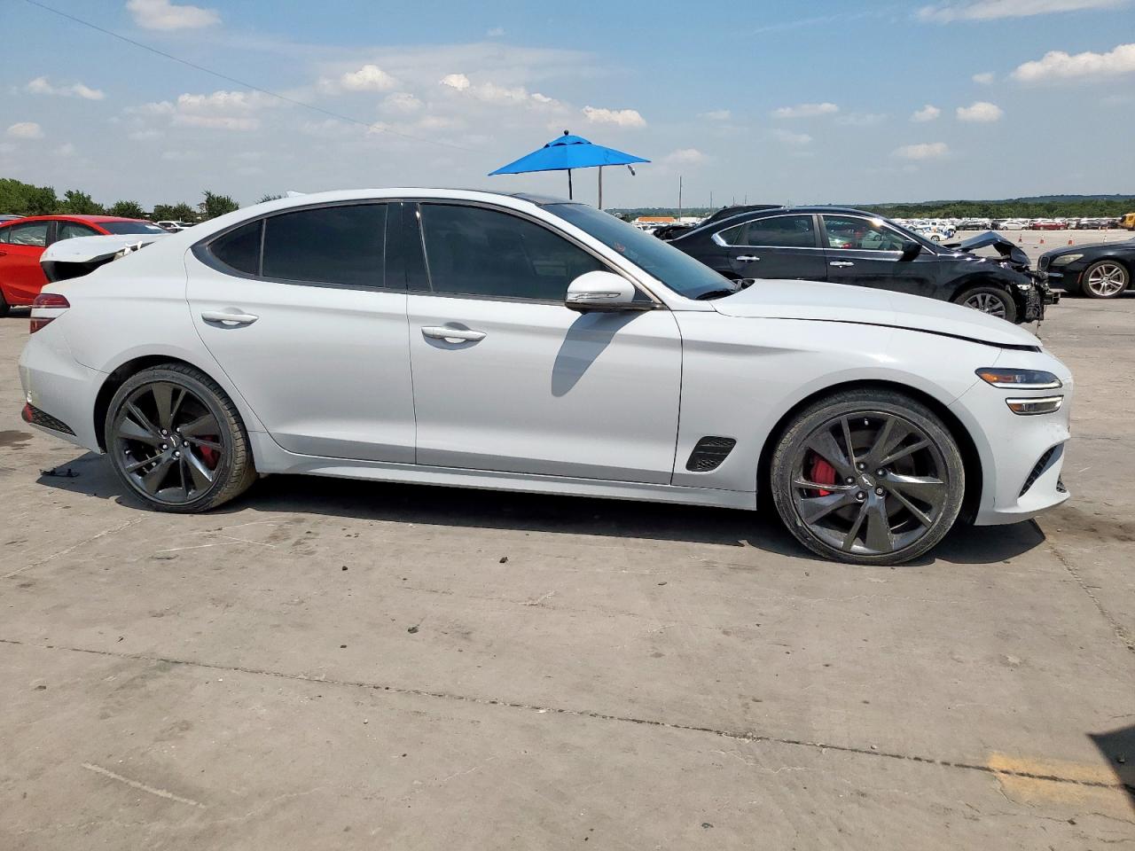 2022 Genesis G70 Base White vin: KMTG54TE7NU085709