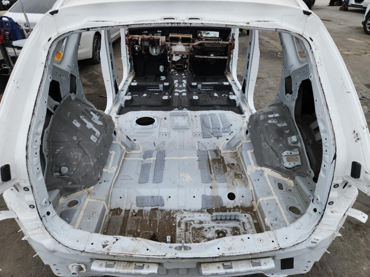 2026 Genesis Gv80 Prestige White vin: KMUHEESC4TU299950 Damage: Right Tail Light, Missing, Replacement Required