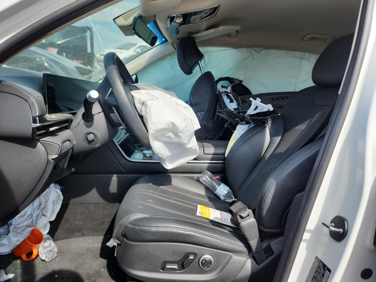 2026 Genesis Gv80 Base White vin: KMUHFESB2TU323635 Damage: Airbag - Front Left, Deployed, Replacement Required