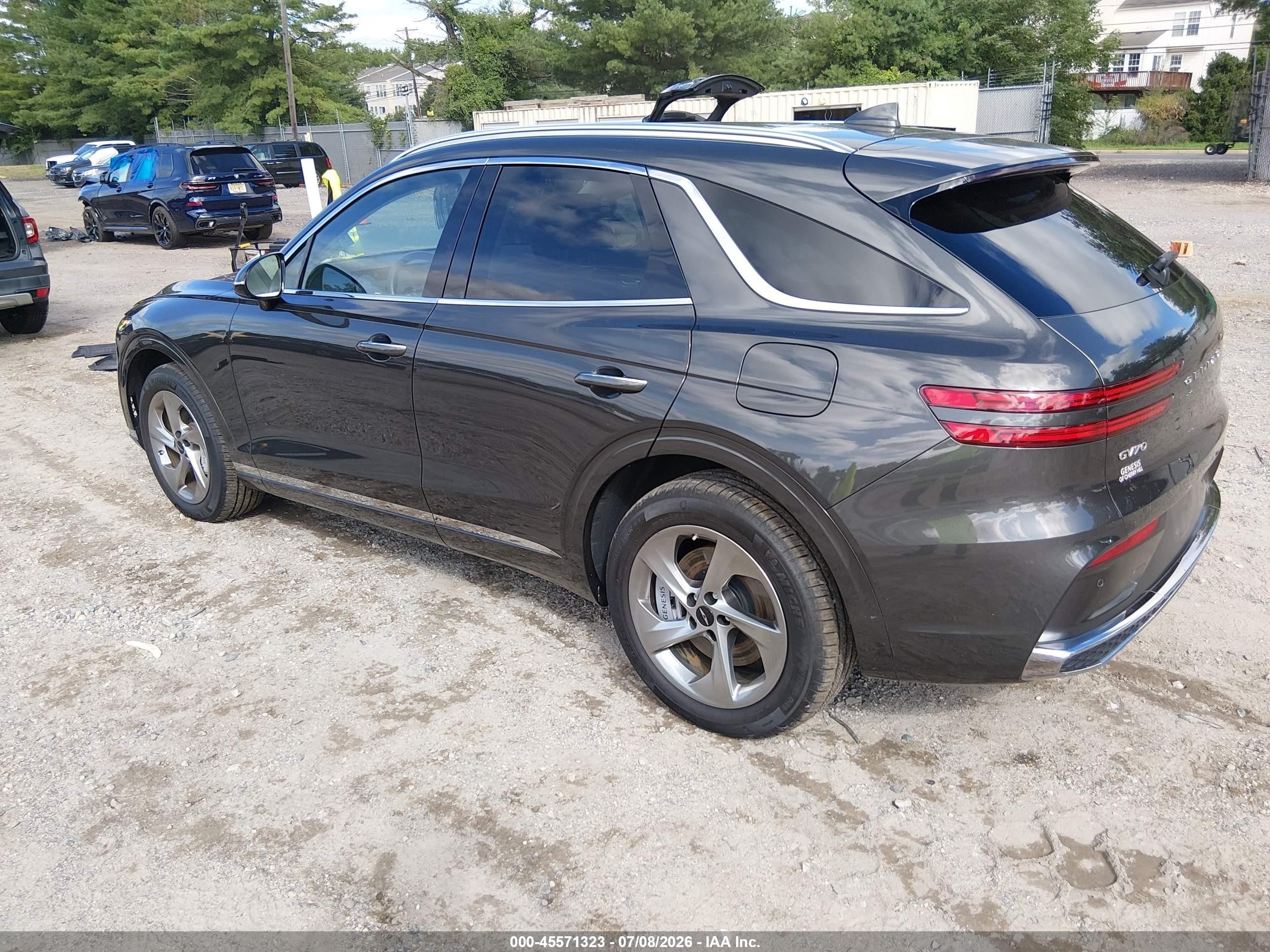 2026 Genesis Gv70 2.5t Select Gray vin: KMUMADTB1TU236282