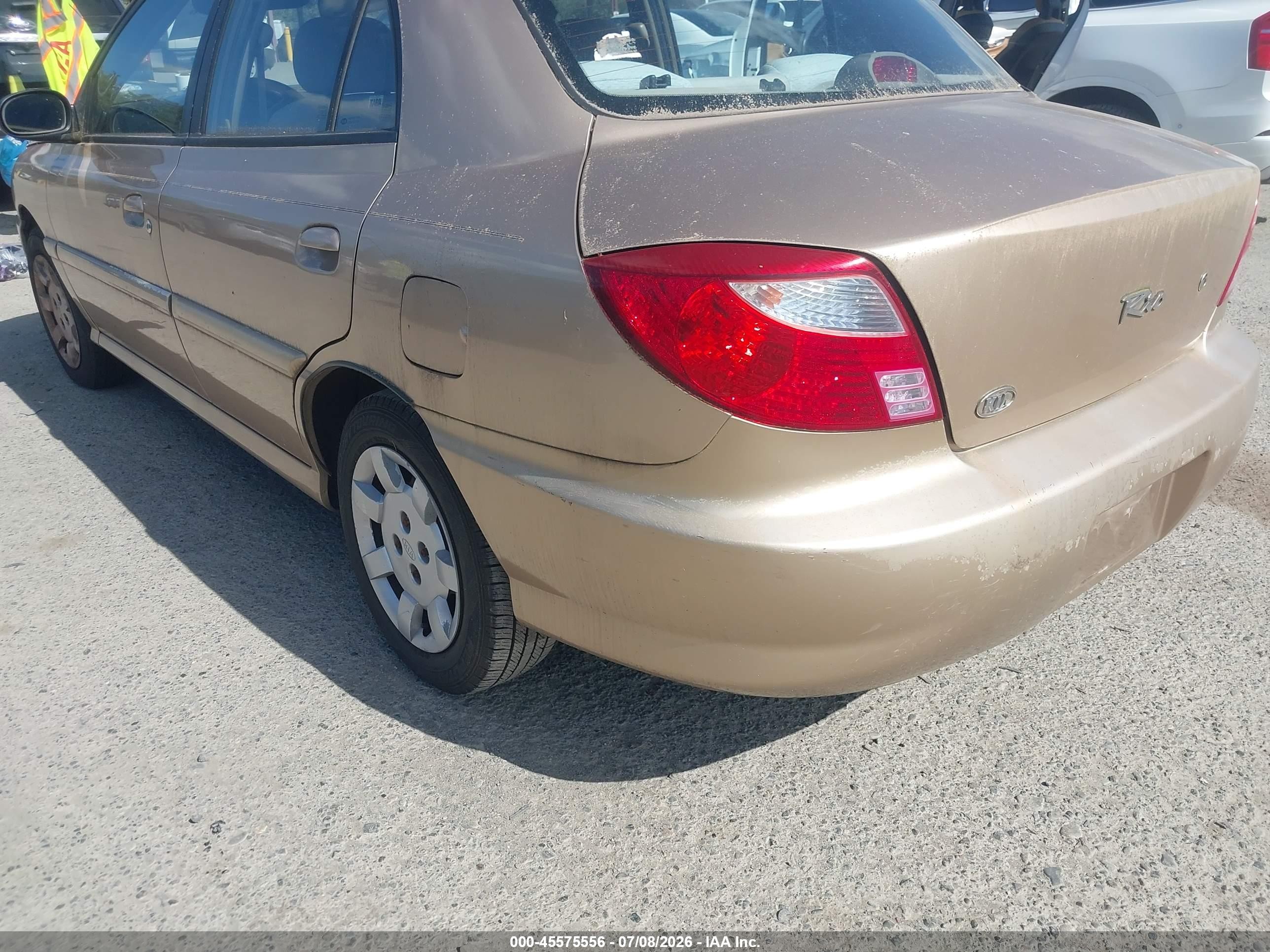 2002 Kia Rio   Gold vin: KNADC123226146435