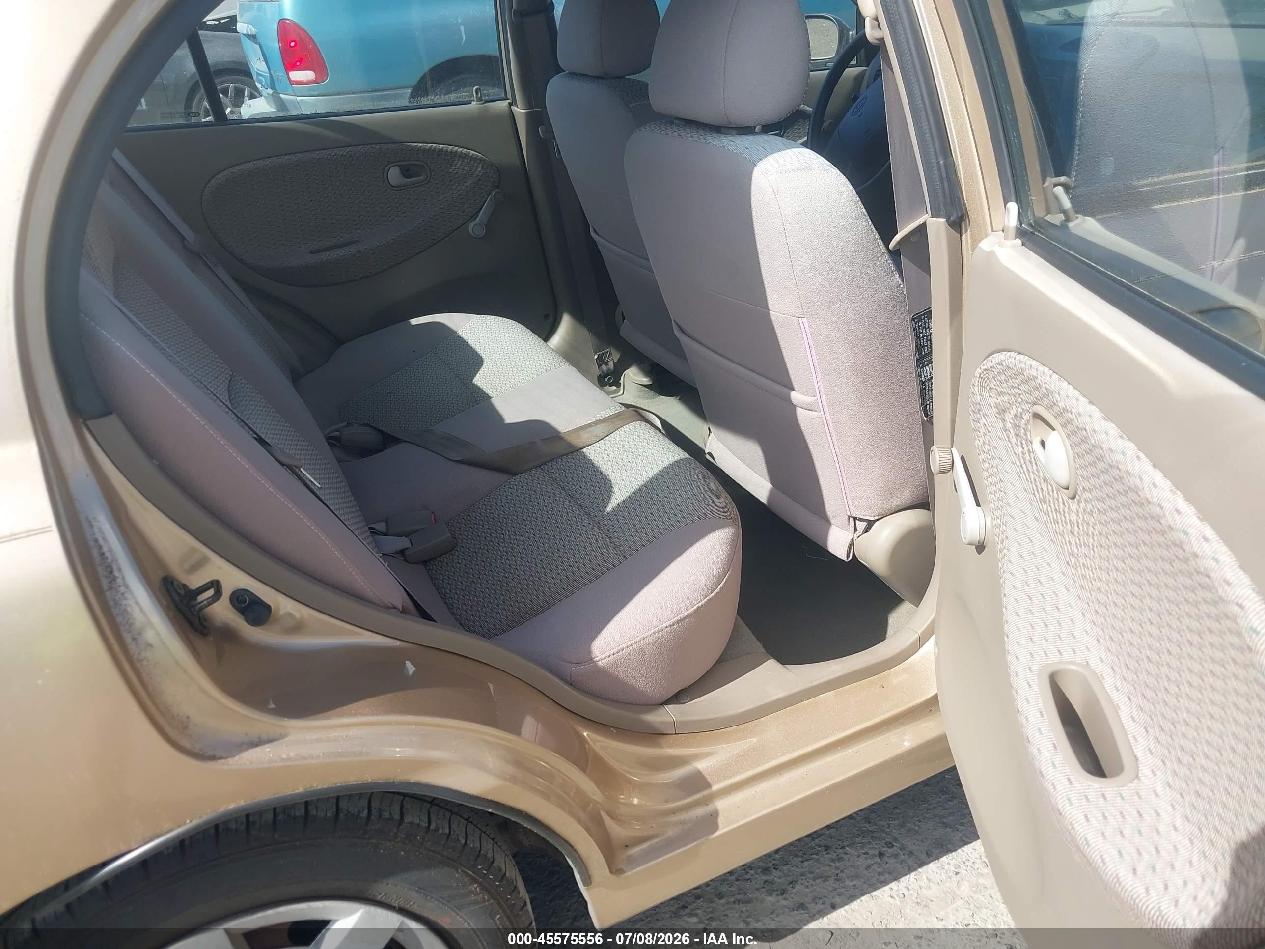 2002 Kia Rio   Gold vin: KNADC123226146435