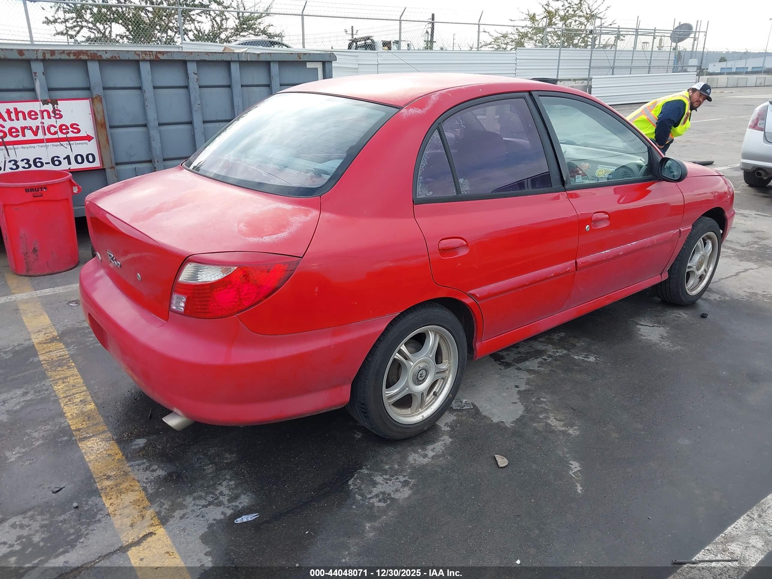 2002 Kia Rio   Red vin: KNADC123226179614