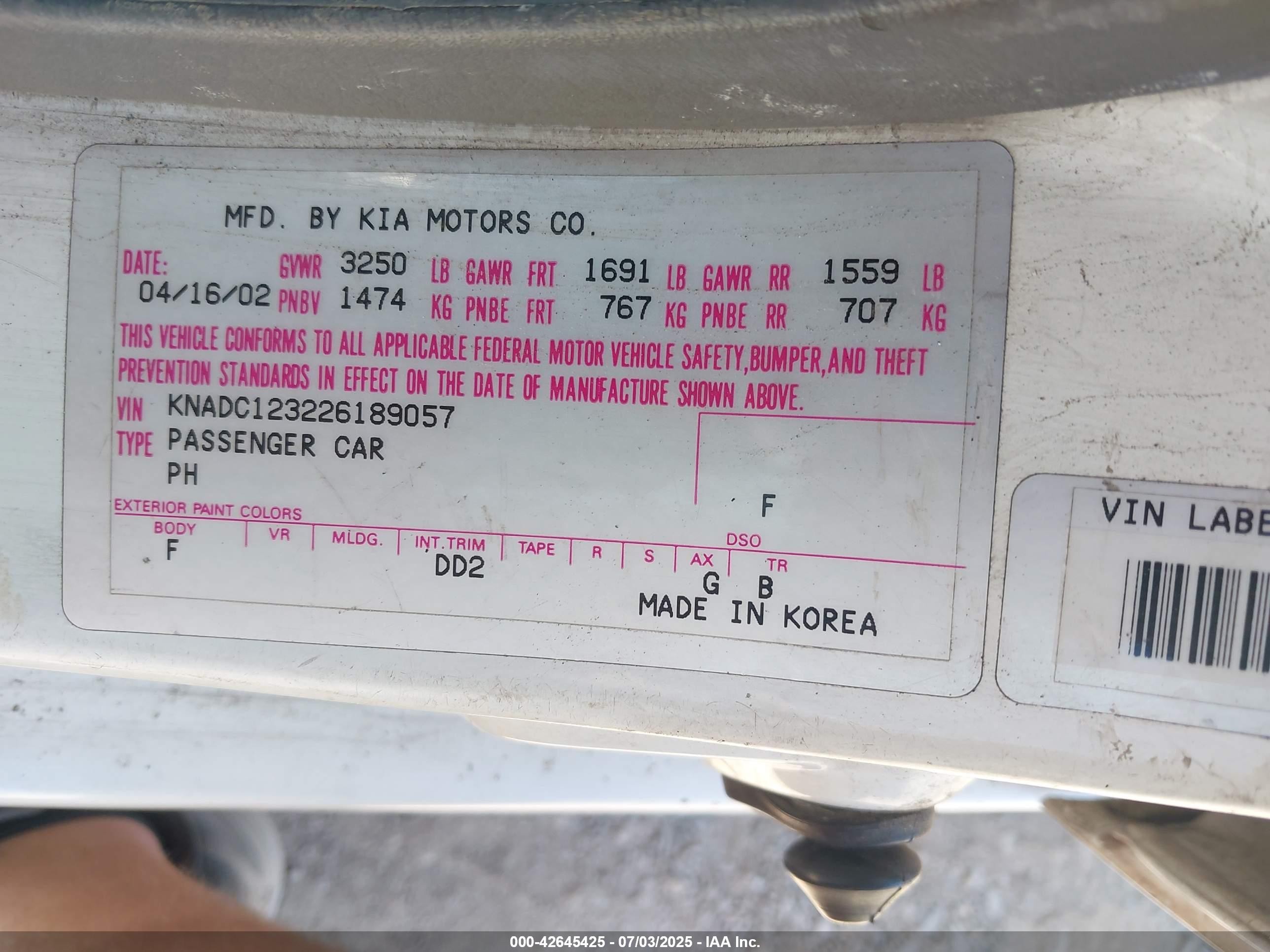 2002 Kia Rio   White vin: KNADC123226189057