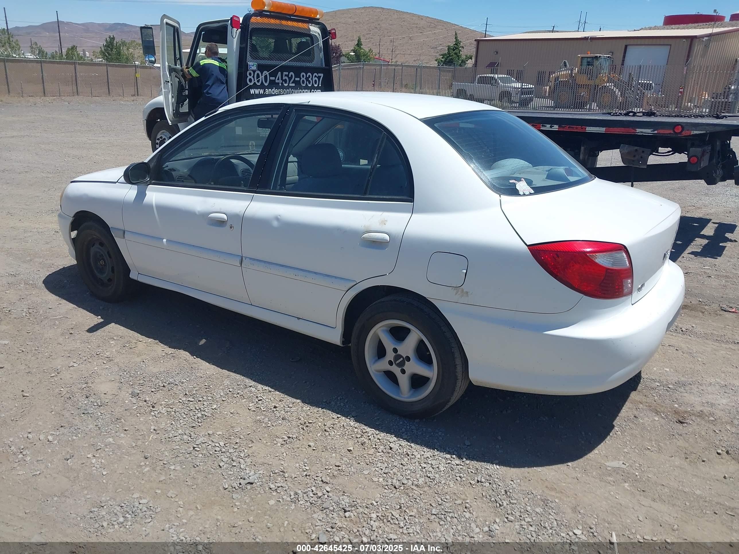 2002 Kia Rio   White vin: KNADC123226189057