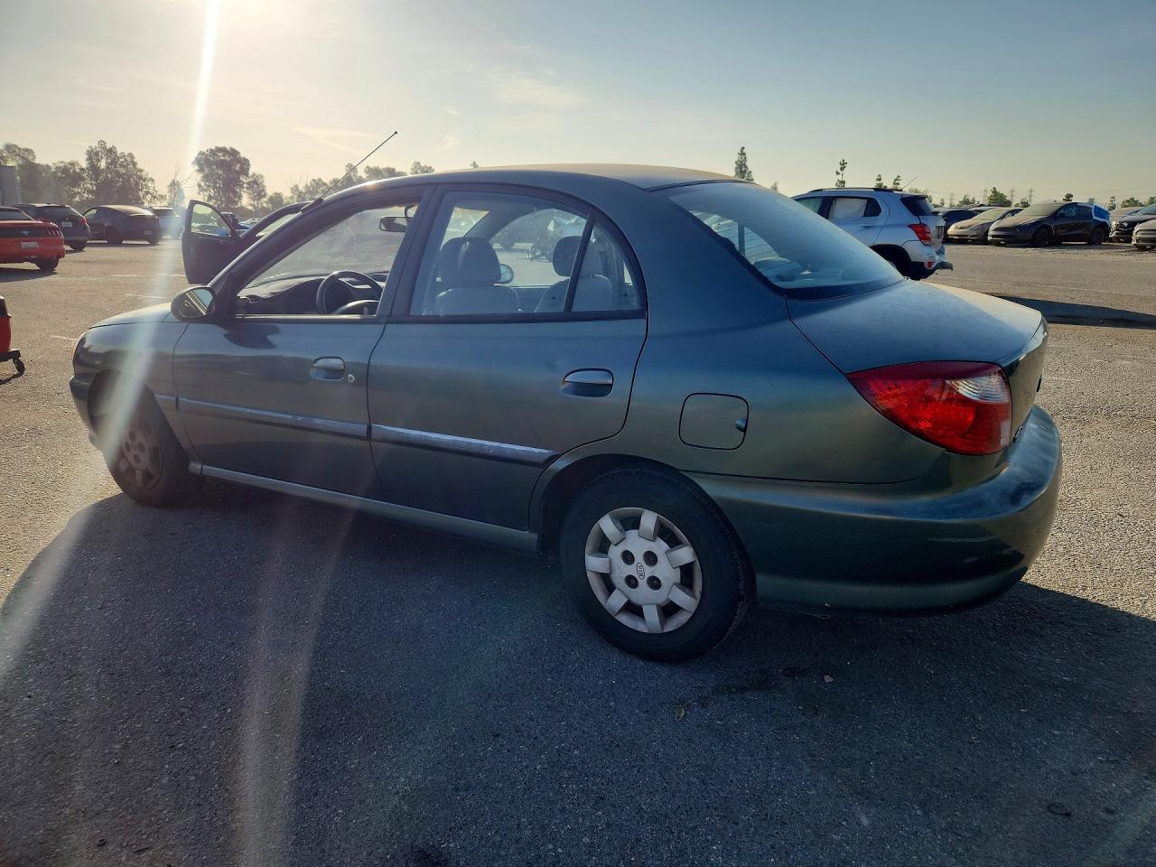 2001 Kia Rio Base Green vin: KNADC123316038887