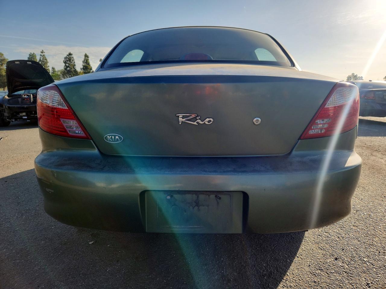 2001 Kia Rio Base Green vin: KNADC123316038887