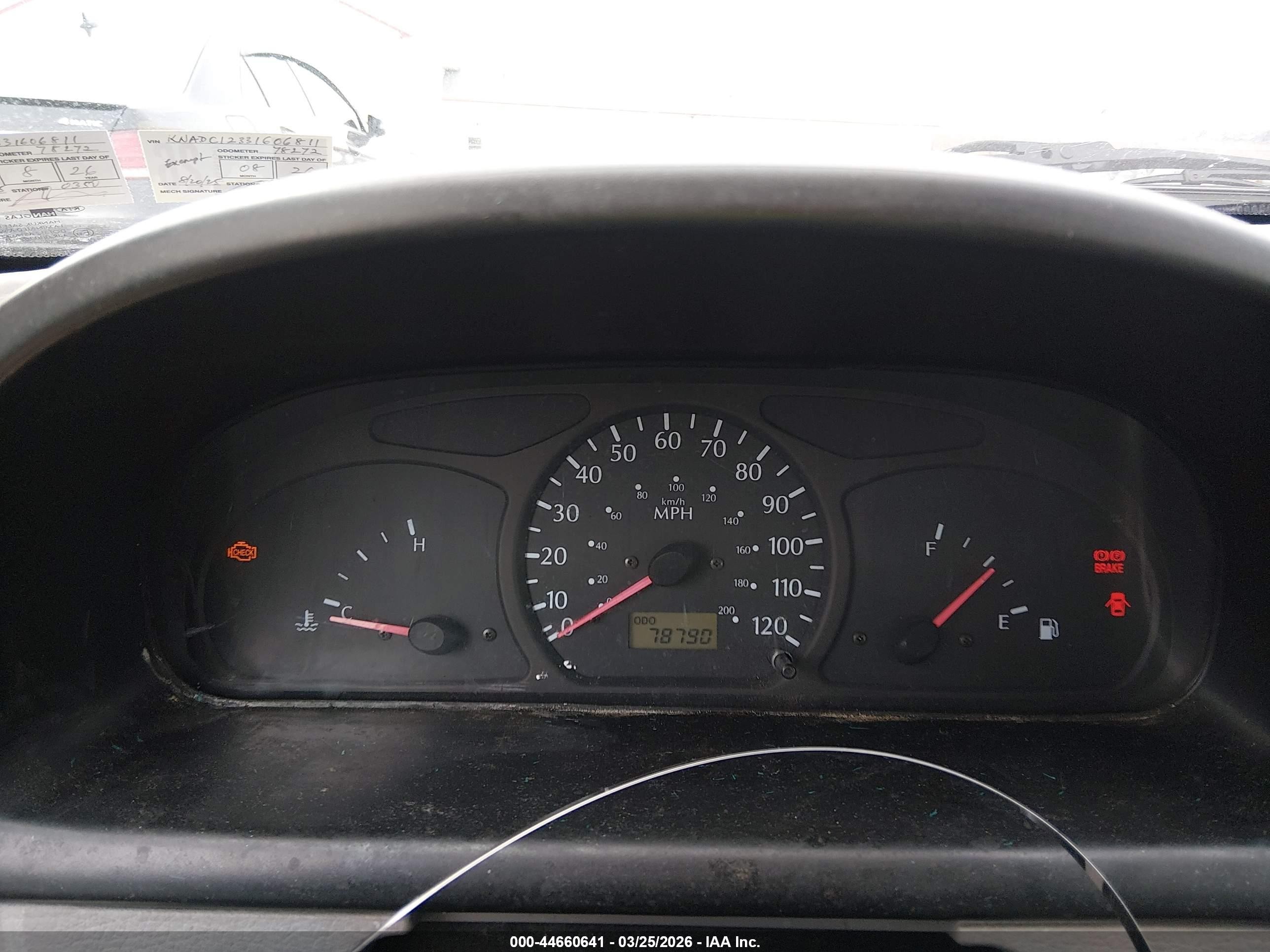 2001 Kia Rio   Silver vin: KNADC123316060811
