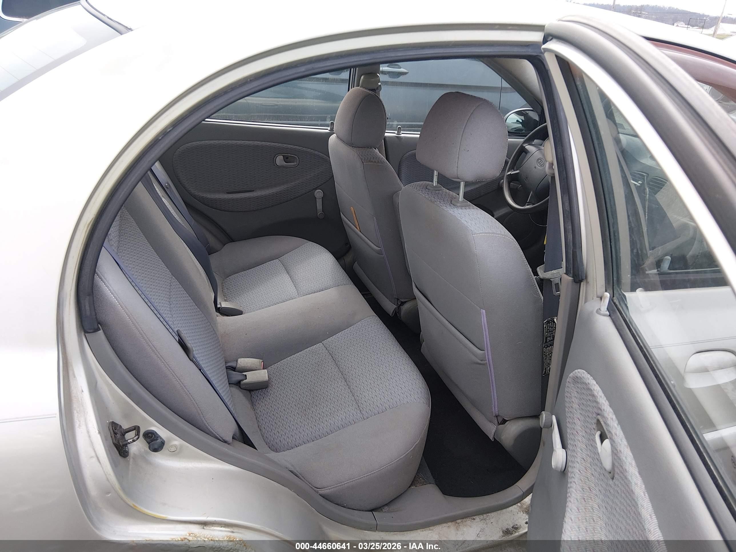 2001 Kia Rio   Silver vin: KNADC123316060811