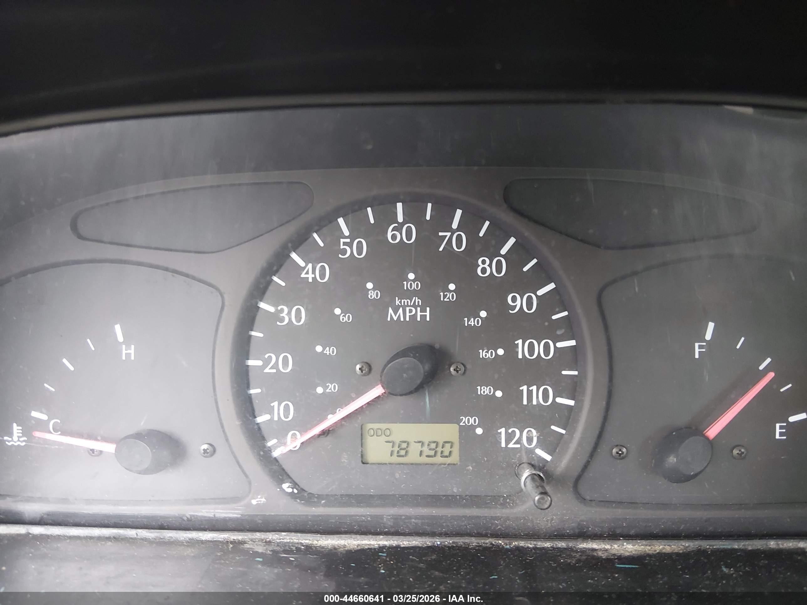 2001 Kia Rio   Silver vin: KNADC123316060811