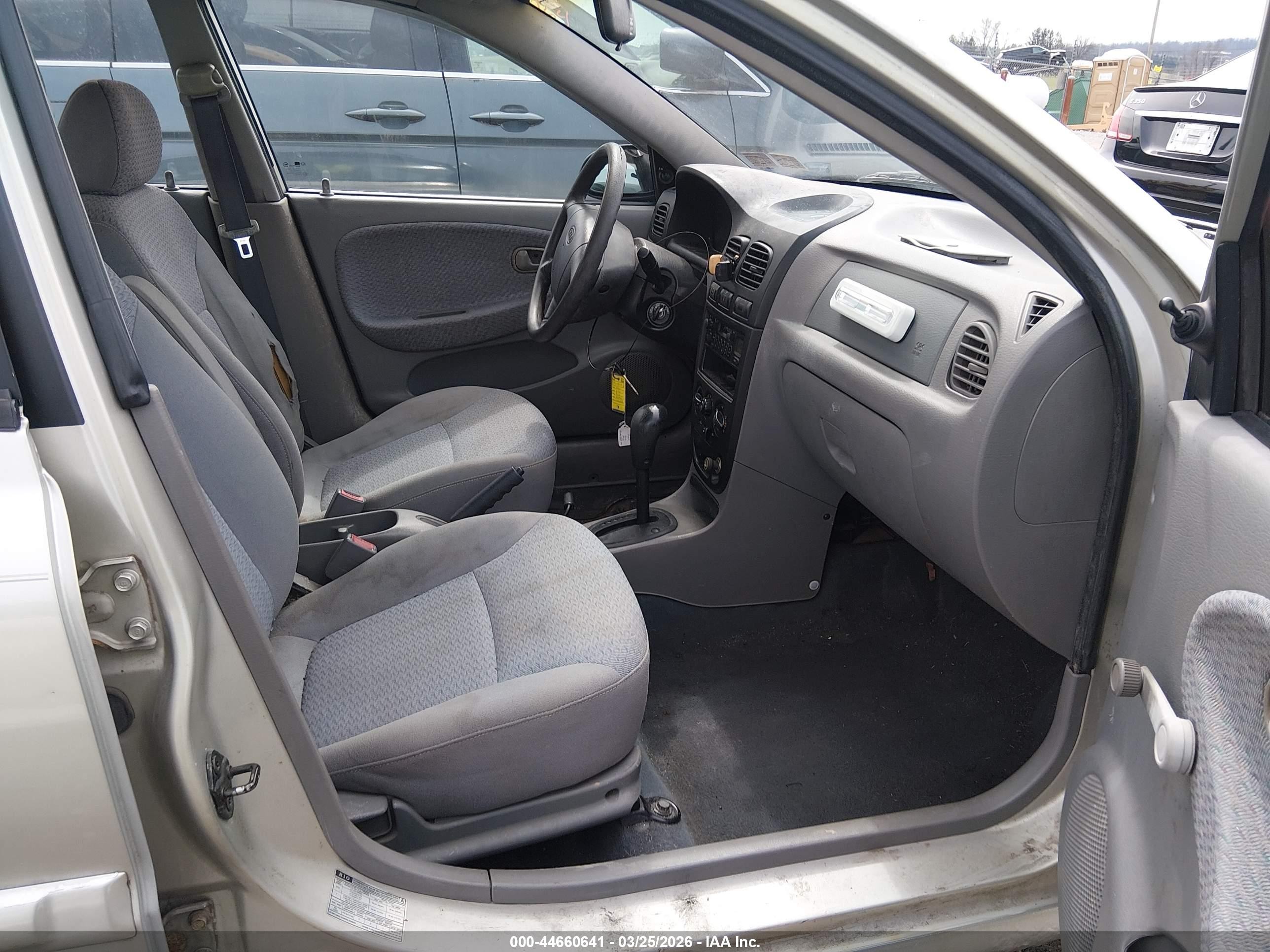 2001 Kia Rio   Silver vin: KNADC123316060811
