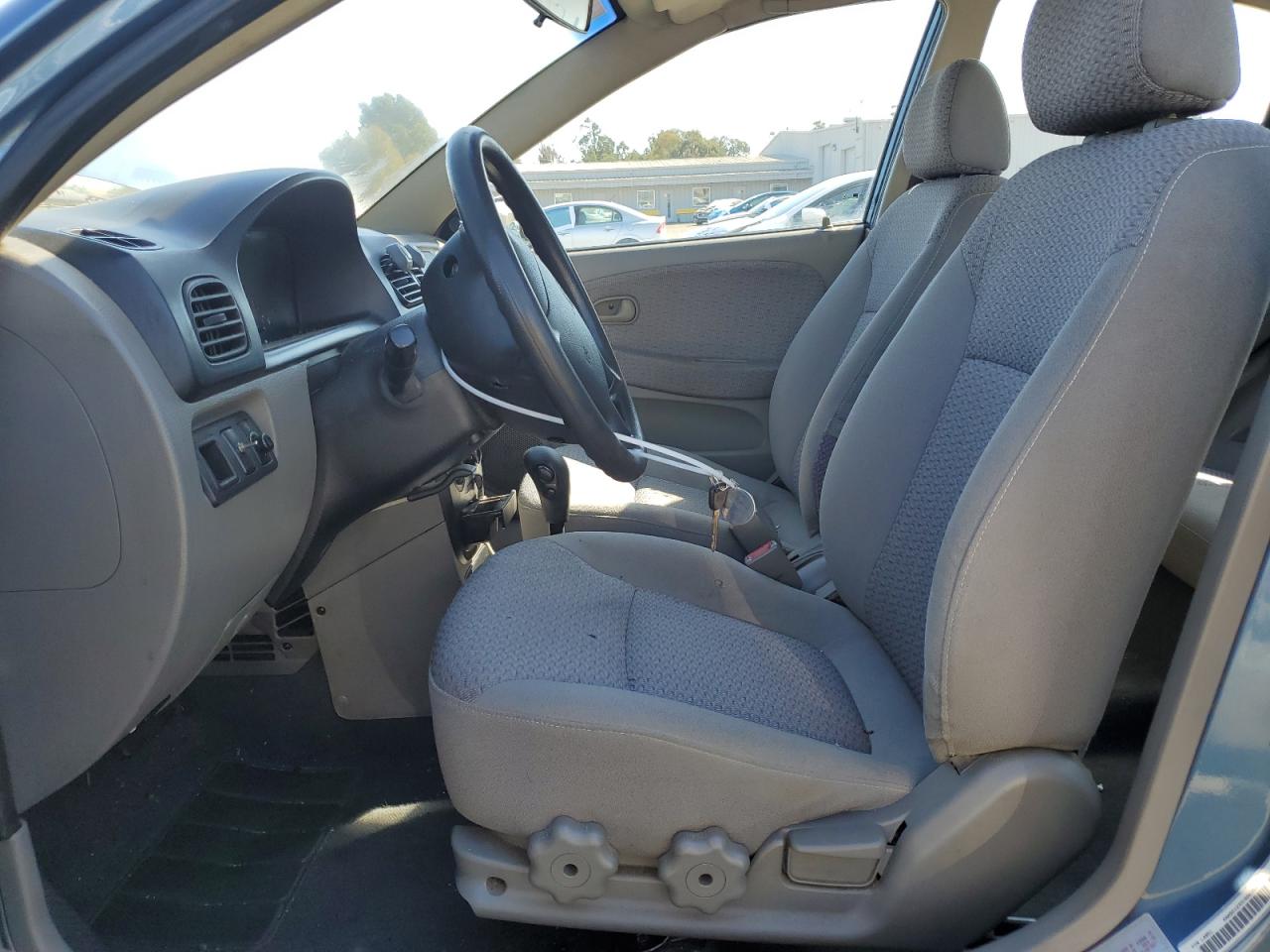 2001 Kia Rio Blue vin: KNADC123316063031
