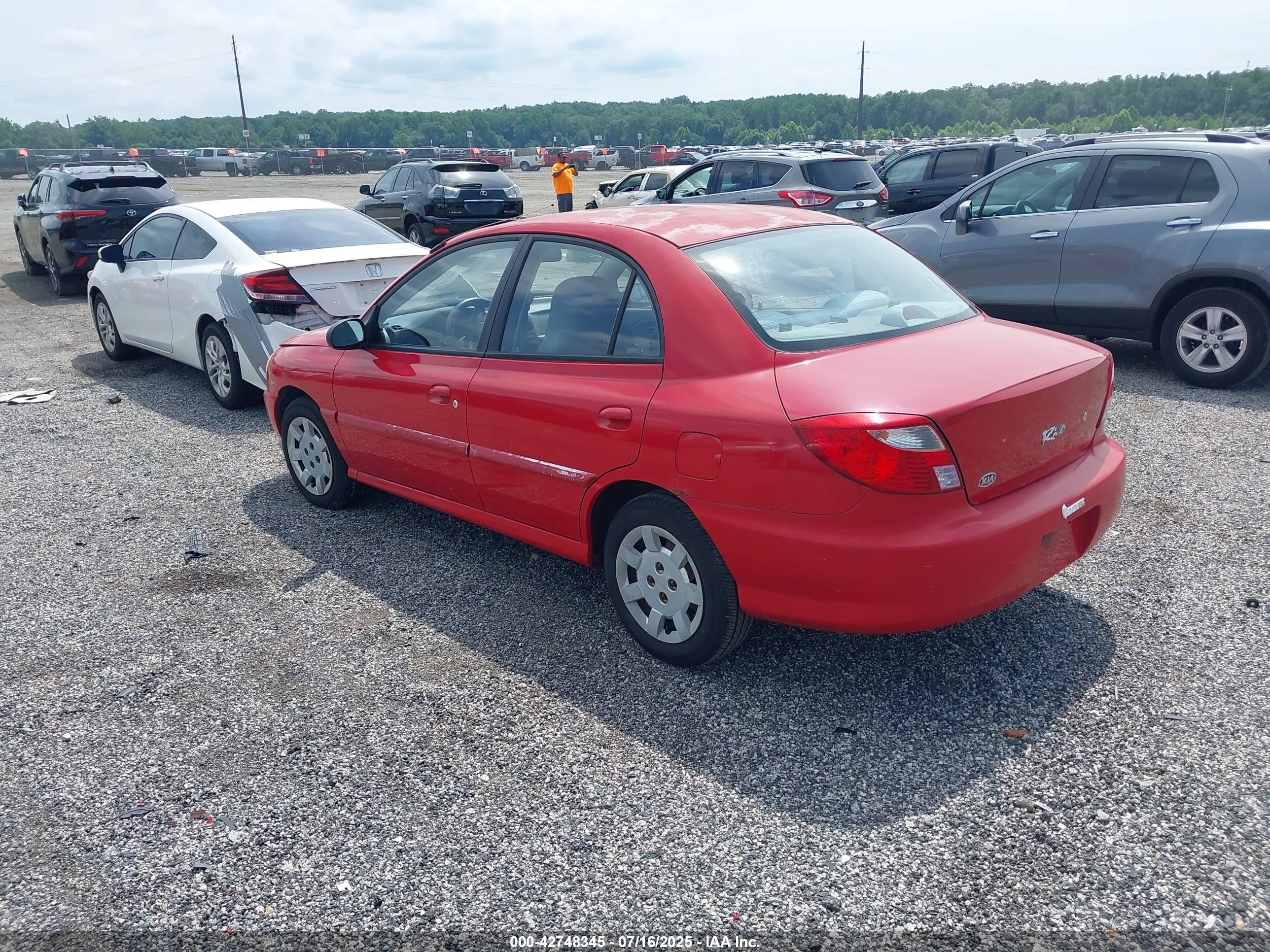 2002 Kia Rio   Red vin: KNADC123326167620