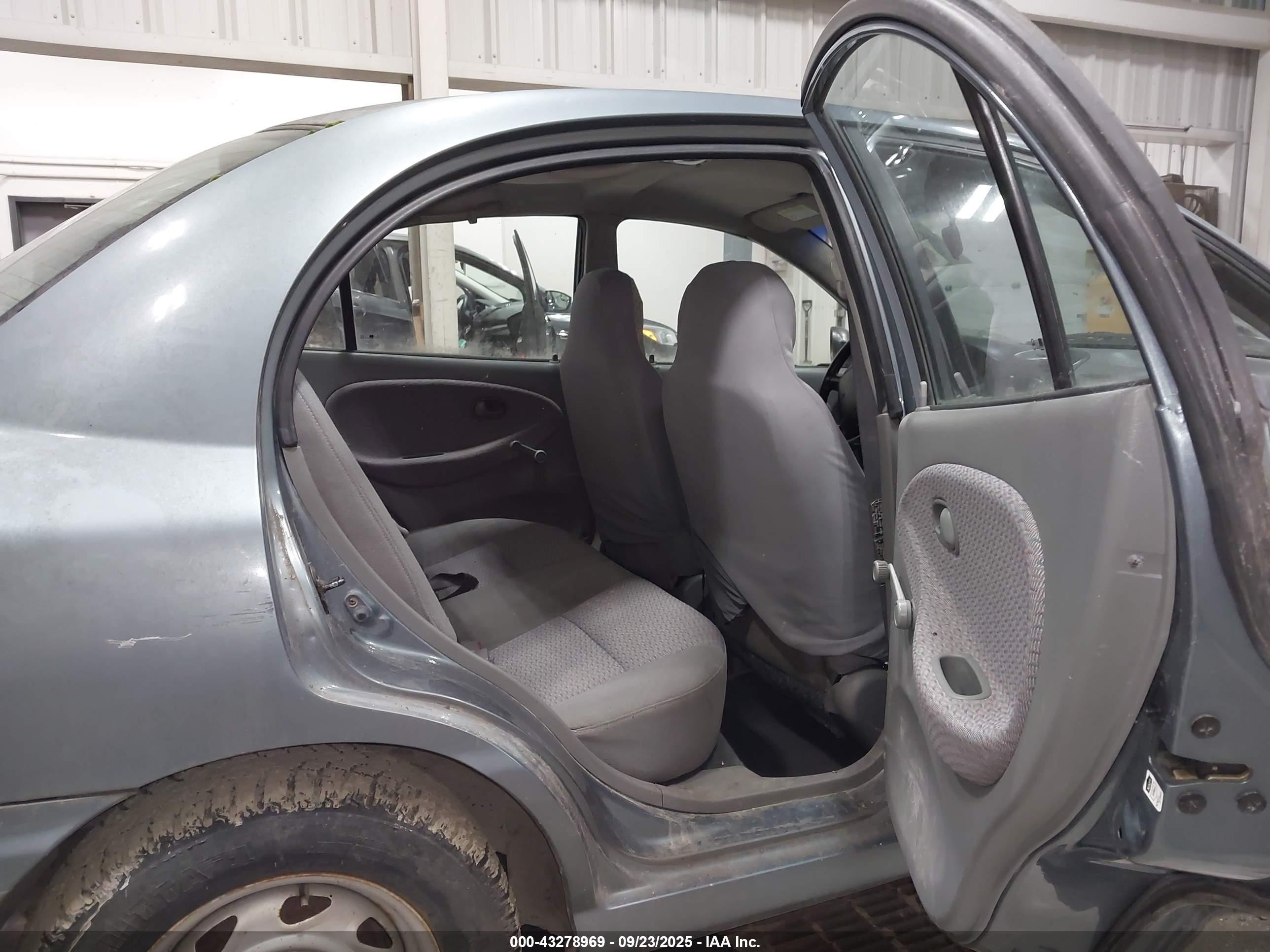 2001 Kia Rio   Blue vin: KNADC123516056047