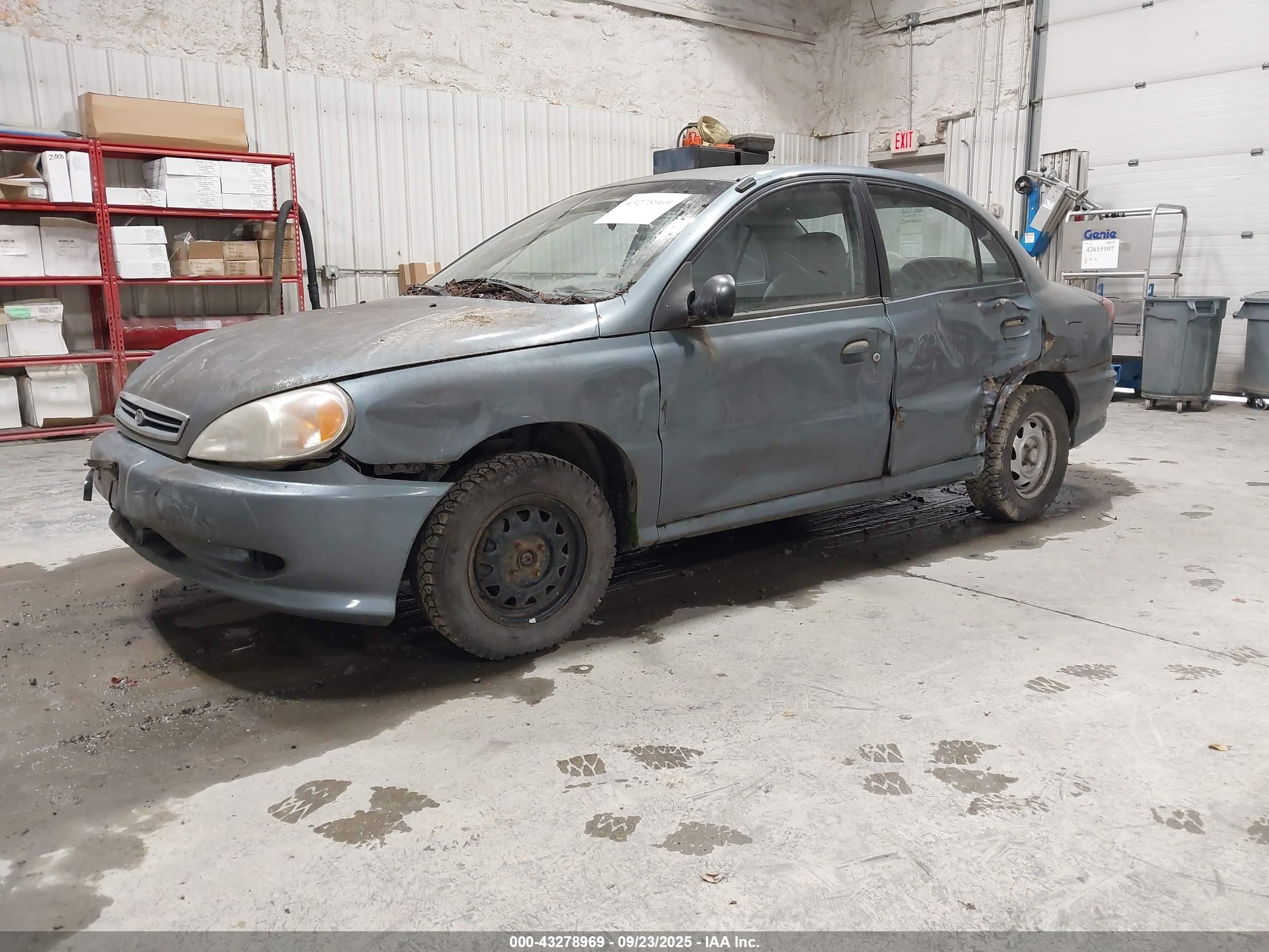 2001 Kia Rio   Blue vin: KNADC123516056047