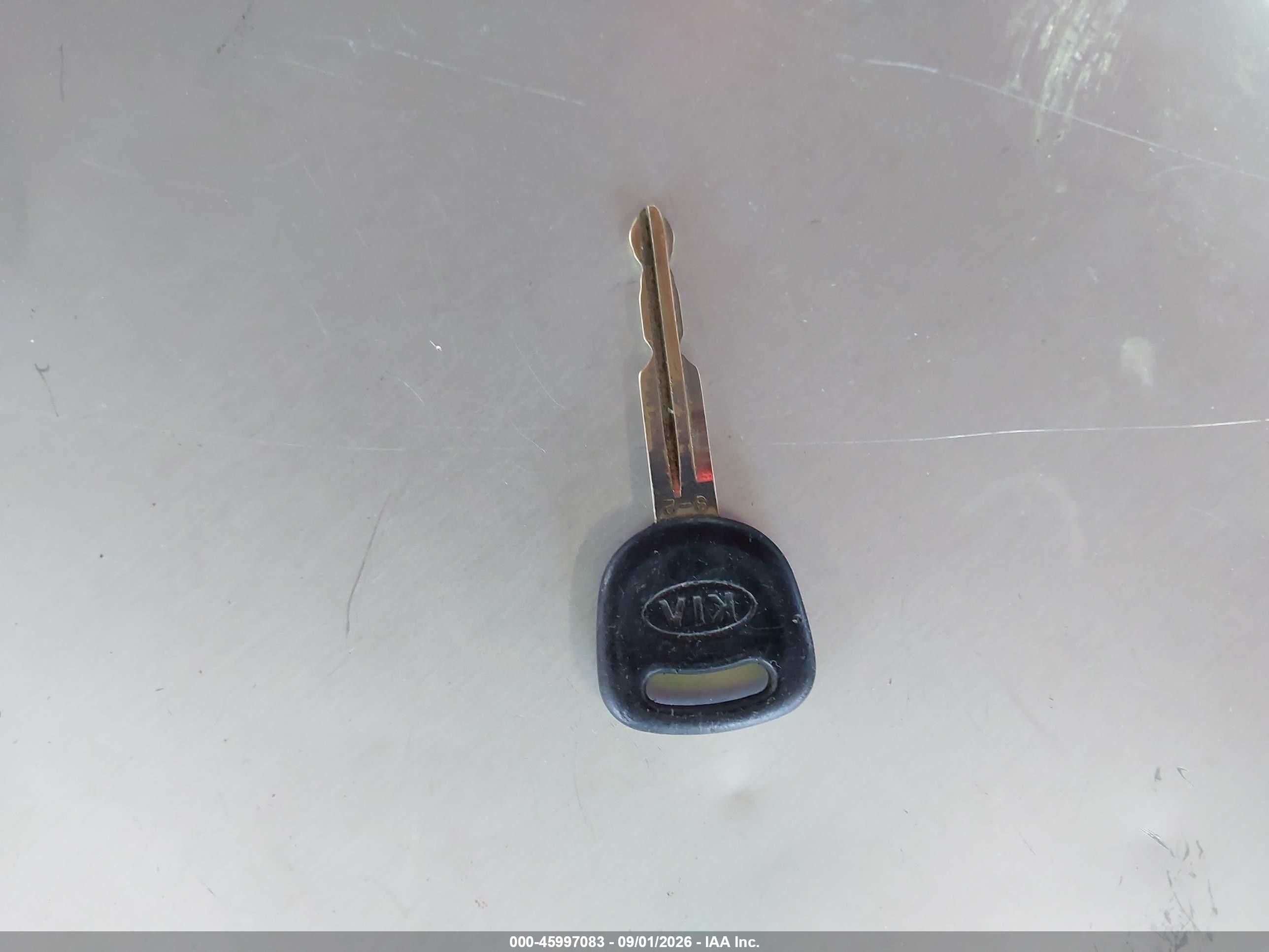 2001 Kia Rio   Gray vin: KNADC123516065010