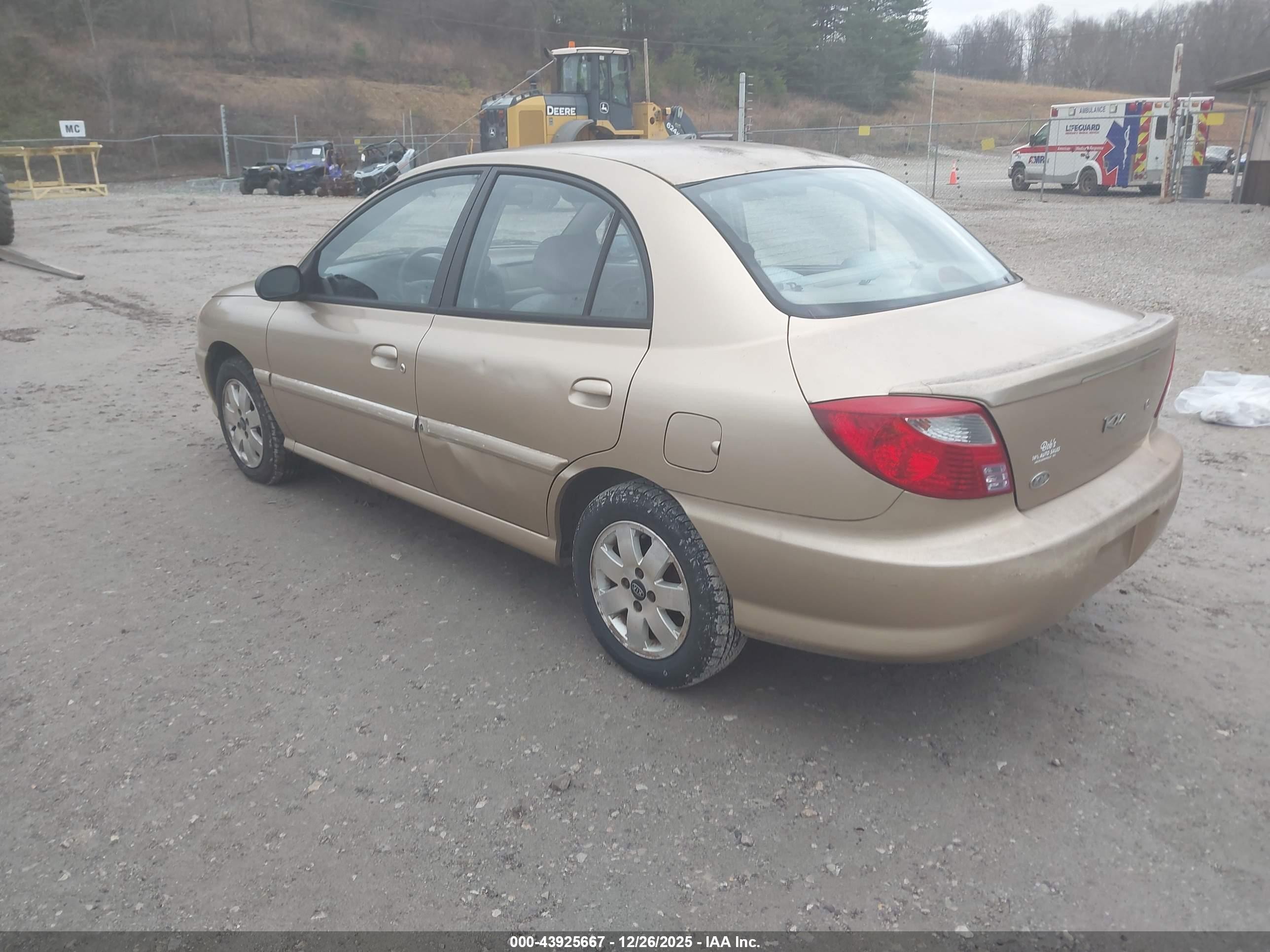 2002 Kia Rio   Gold vin: KNADC123526135493