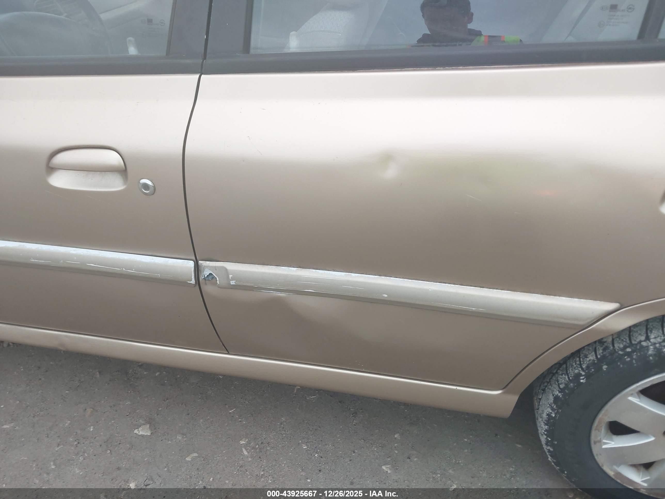 2002 Kia Rio   Gold vin: KNADC123526135493