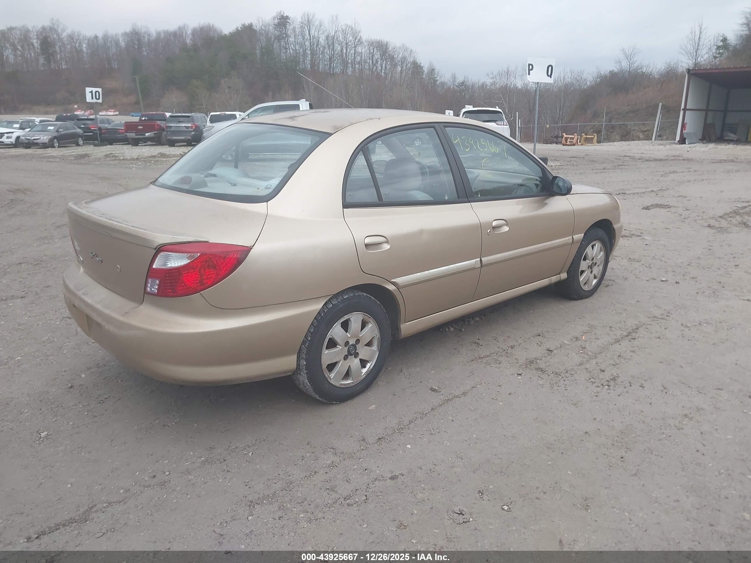 2002 Kia Rio   Gold vin: KNADC123526135493