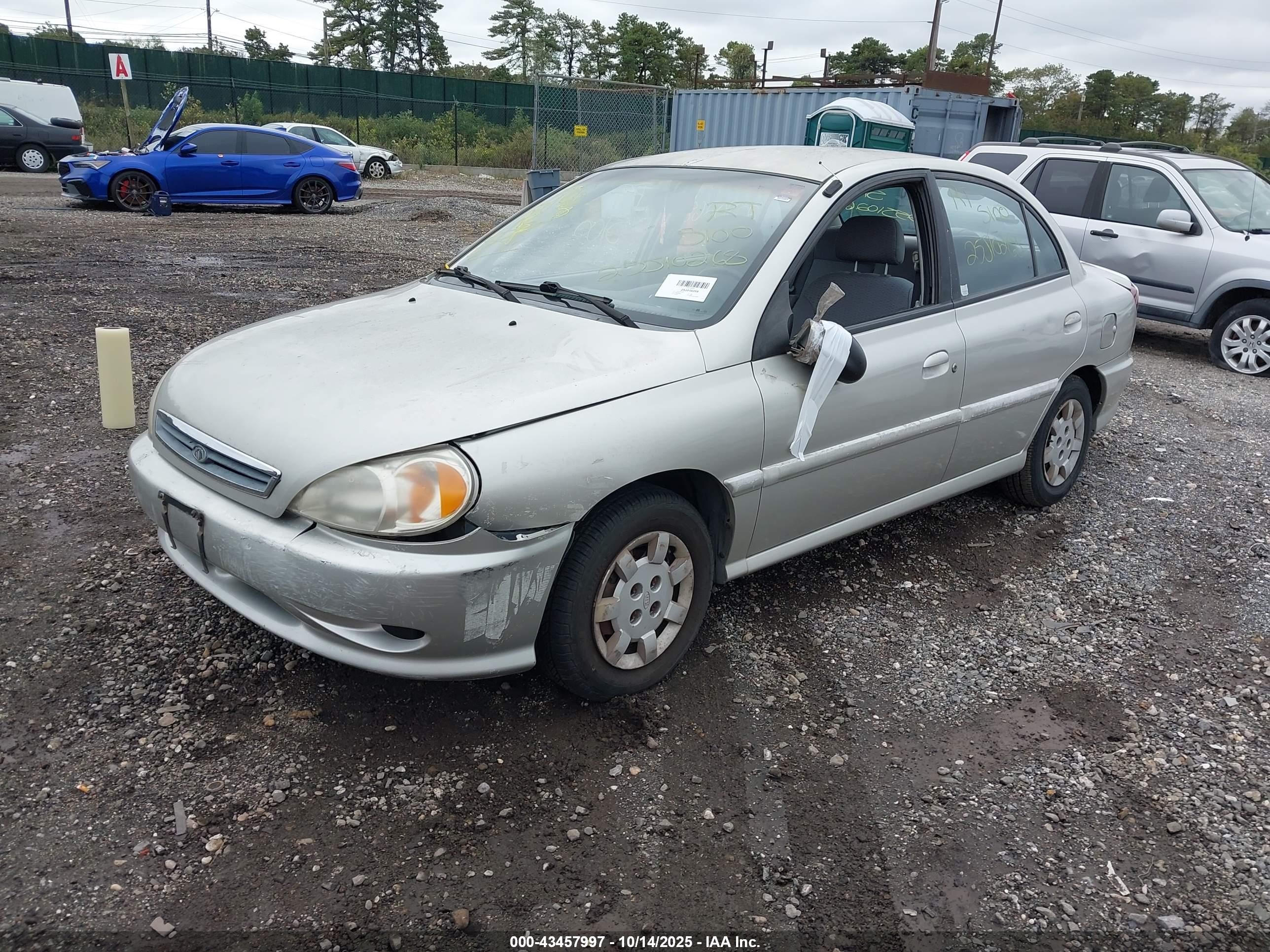 2001 Kia Rio   Silver vin: KNADC123716060245