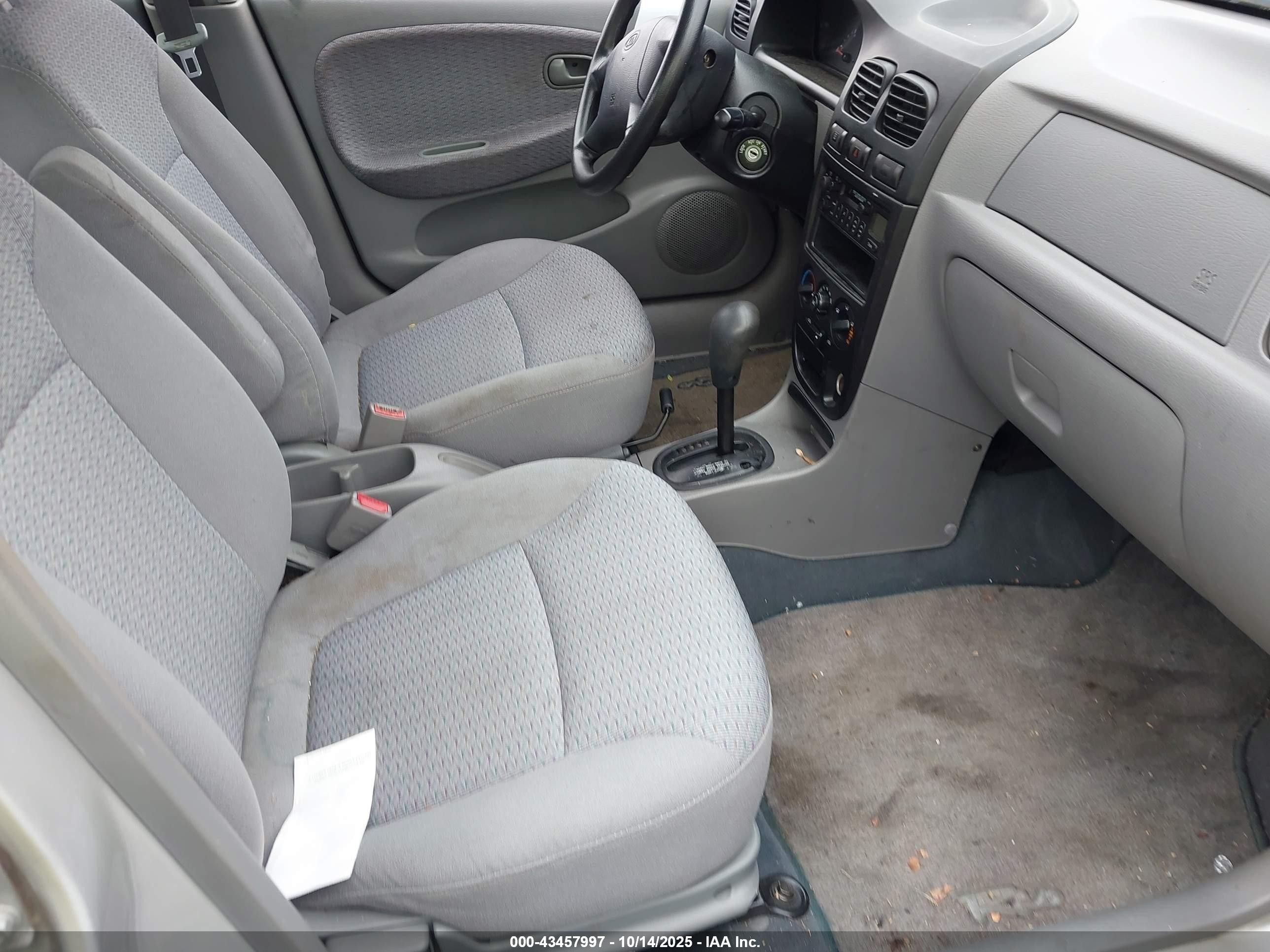 2001 Kia Rio   Silver vin: KNADC123716060245