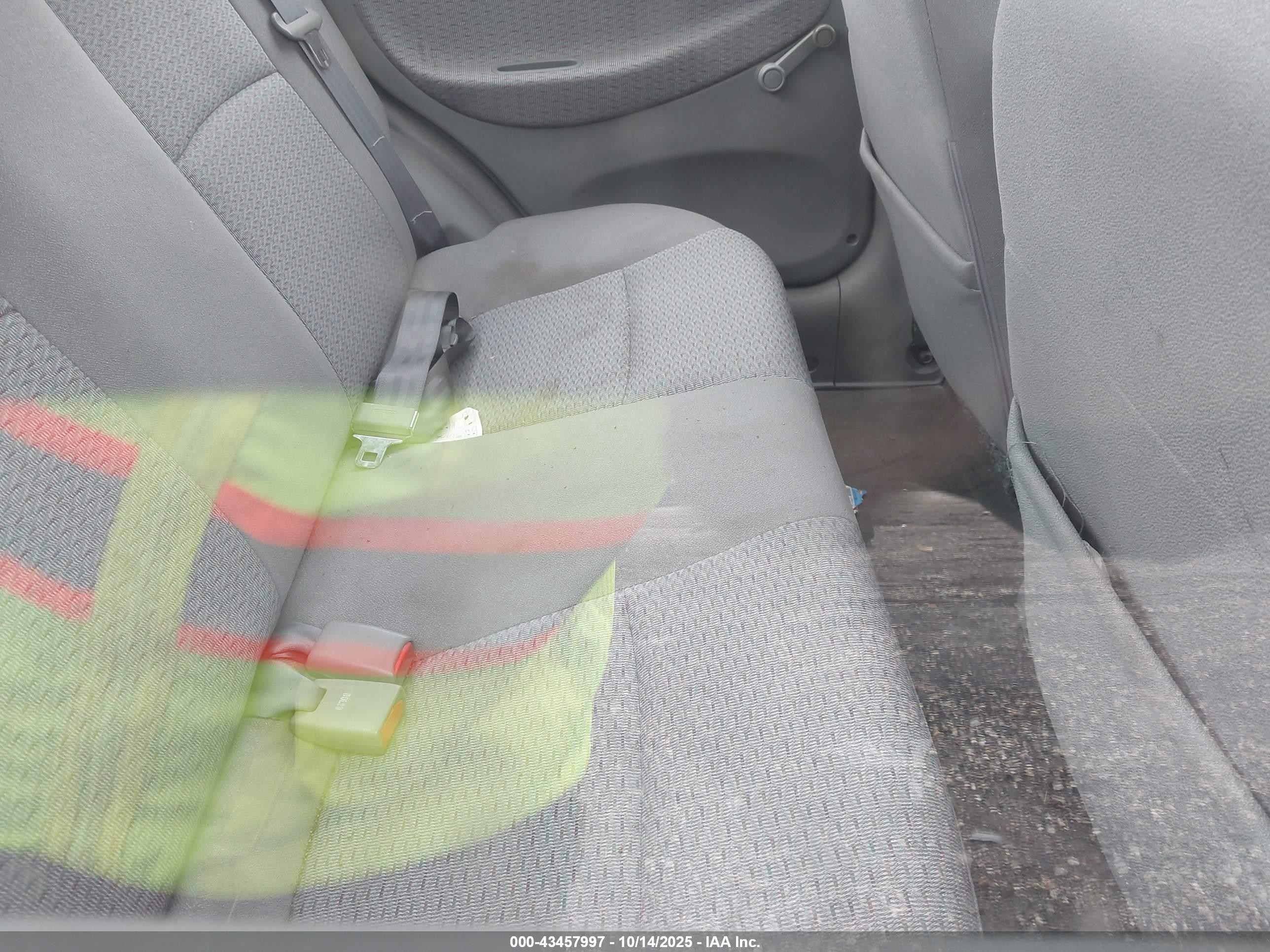 2001 Kia Rio   Silver vin: KNADC123716060245