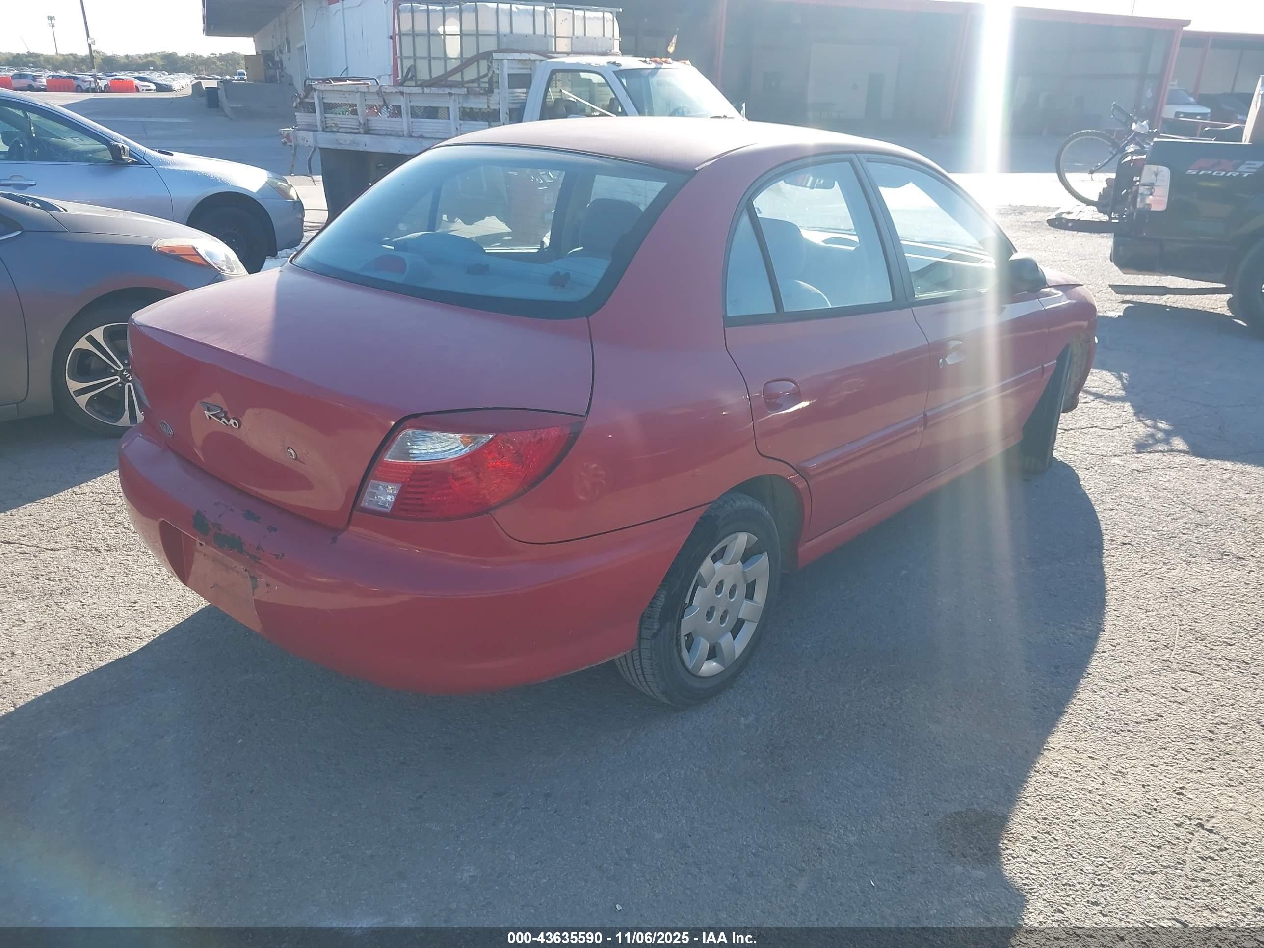 2002 Kia Rio   Red vin: KNADC123926094298