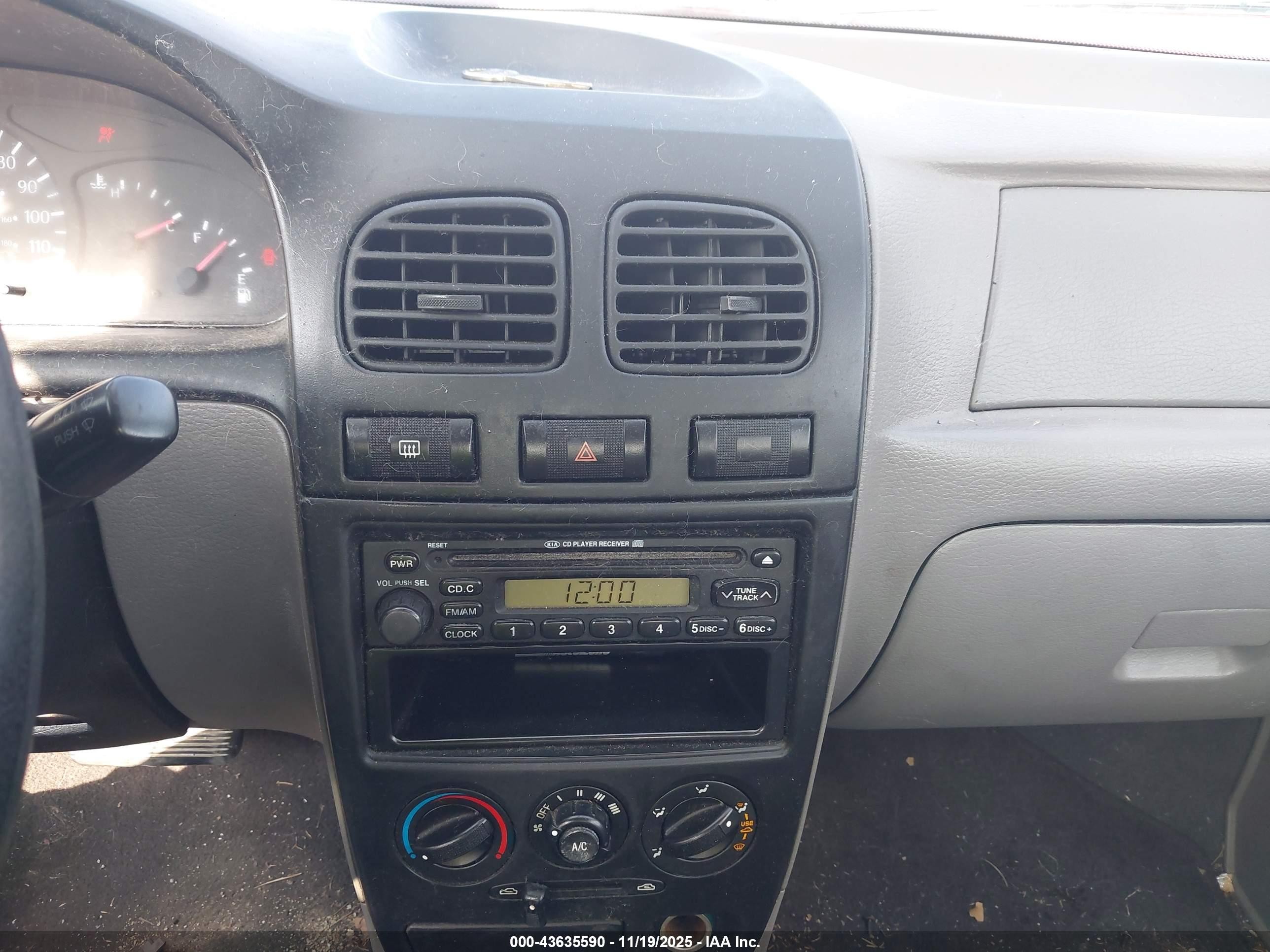 2002 Kia Rio   Red vin: KNADC123926094298