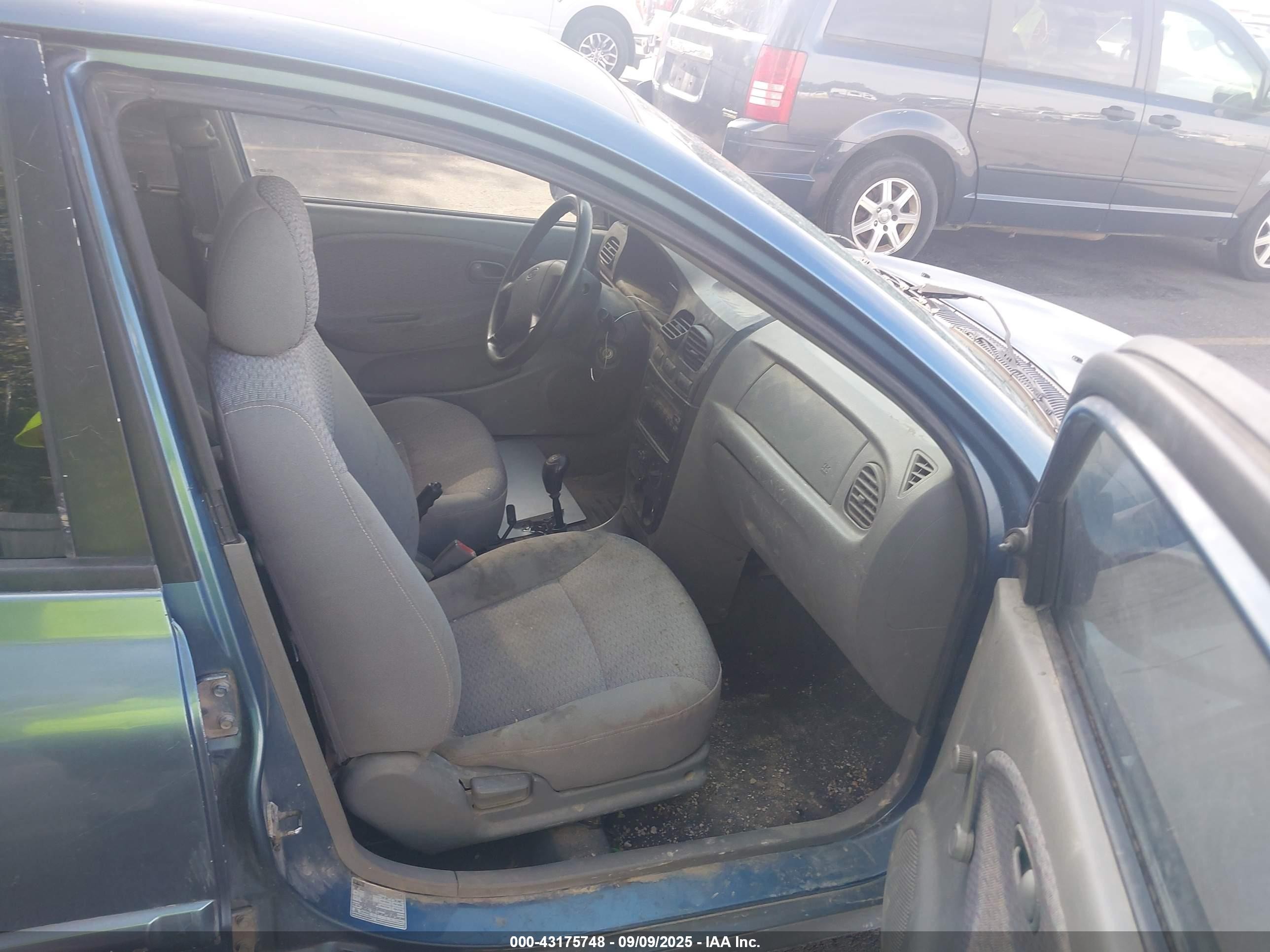 2002 Kia Rio   Blue vin: KNADC123926157156