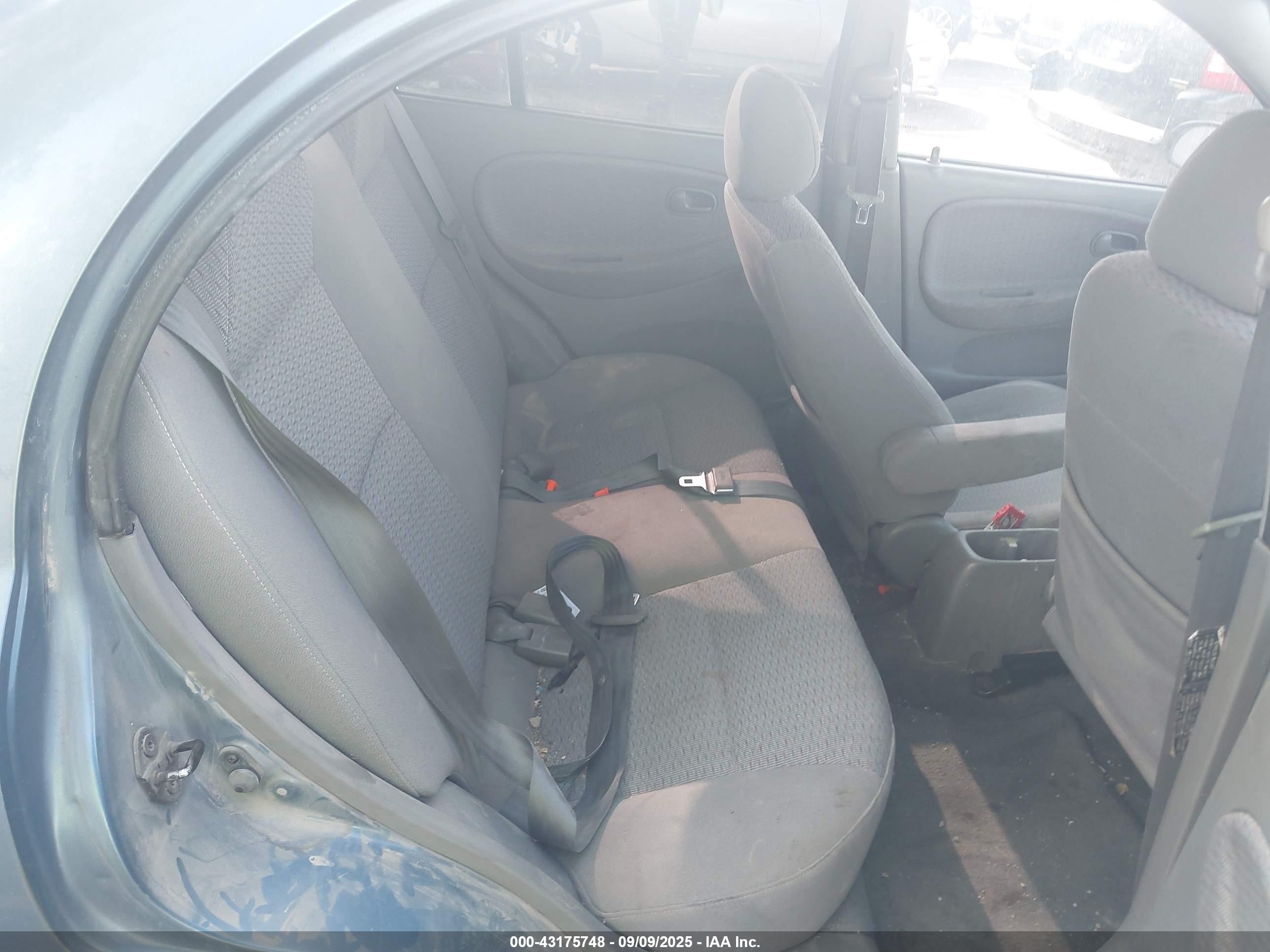 2002 Kia Rio   Blue vin: KNADC123926157156