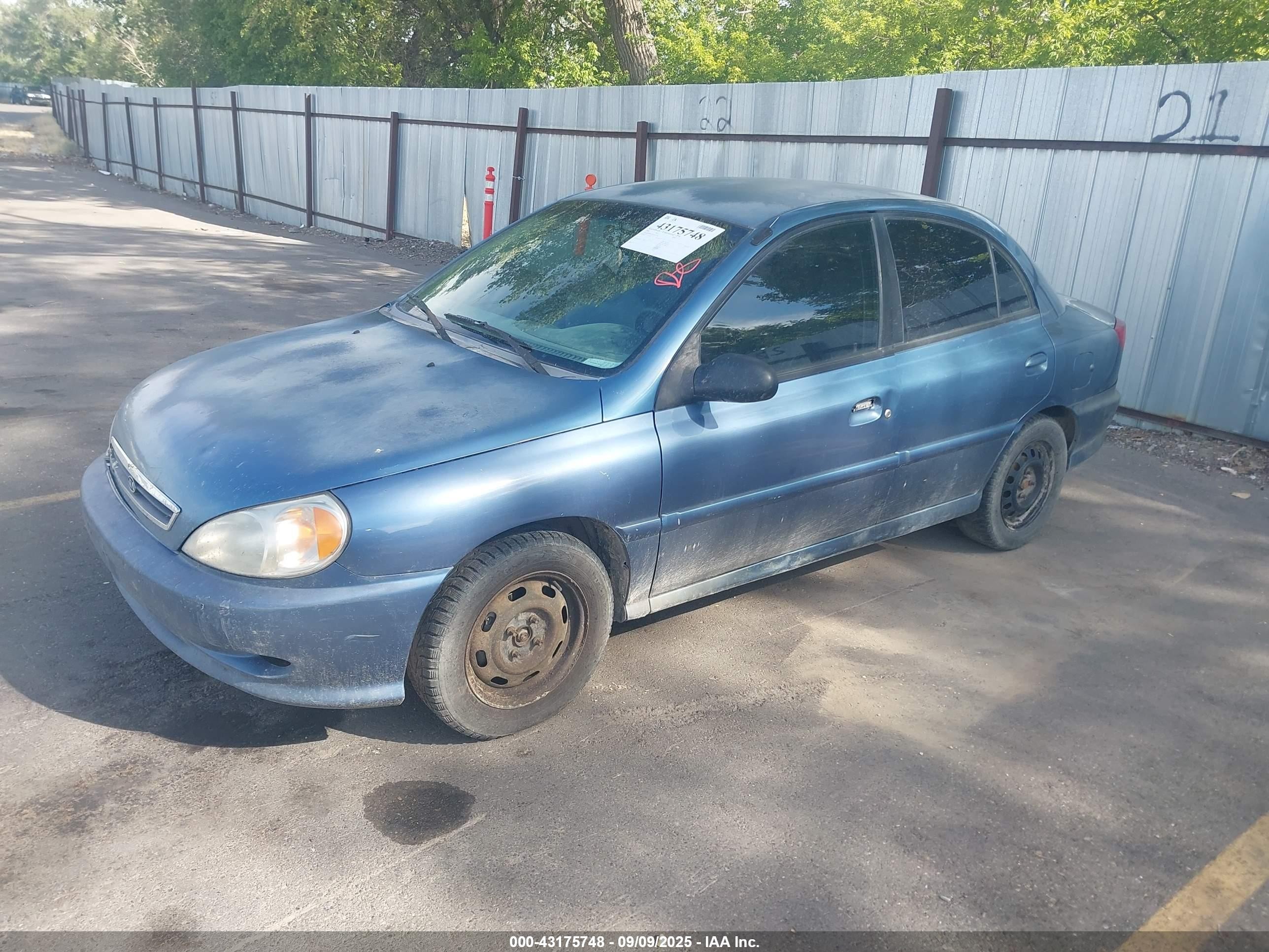 2002 Kia Rio   Blue vin: KNADC123926157156