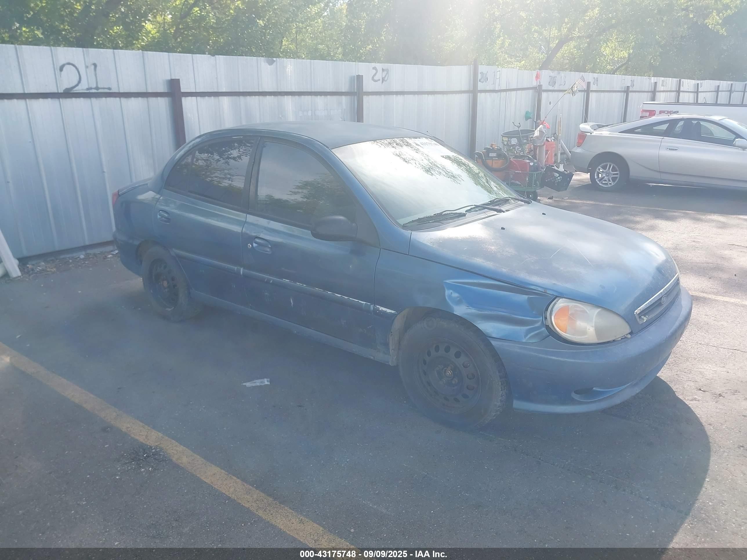 2002 Kia Rio   Blue vin: KNADC123926157156