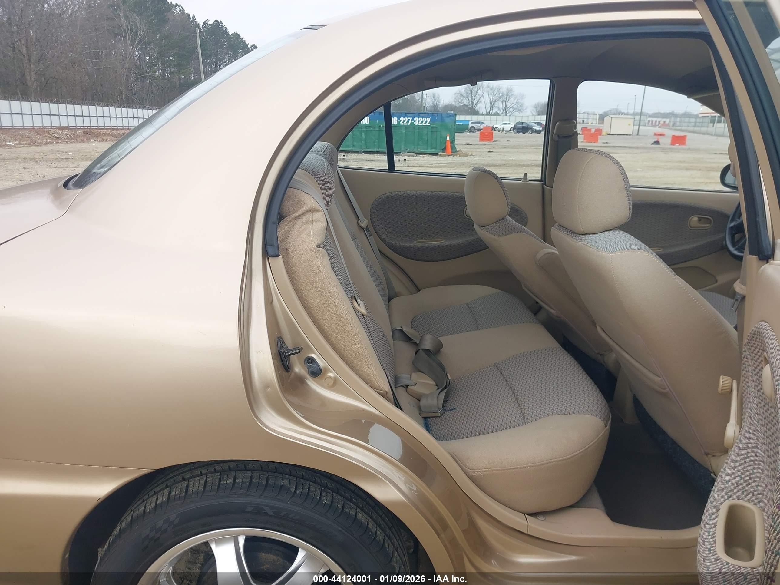 2001 Kia Rio   Beige vin: KNADC123X16014652