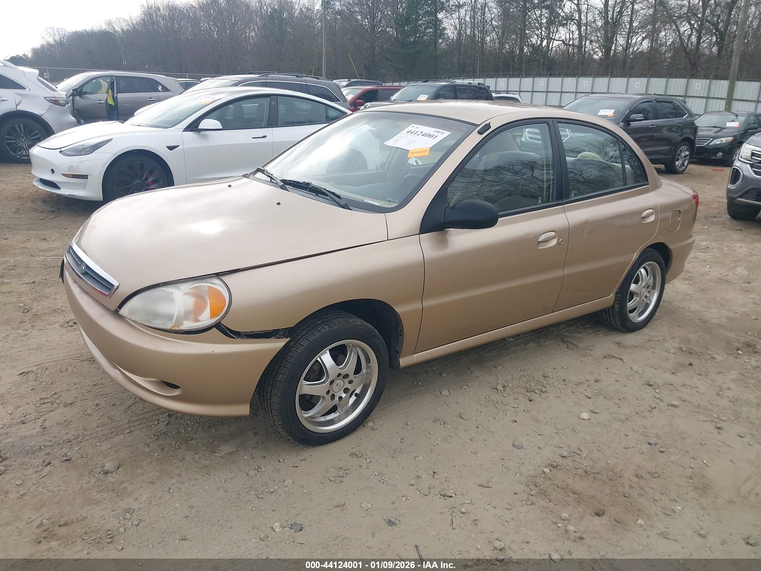 2001 Kia Rio   Beige vin: KNADC123X16014652