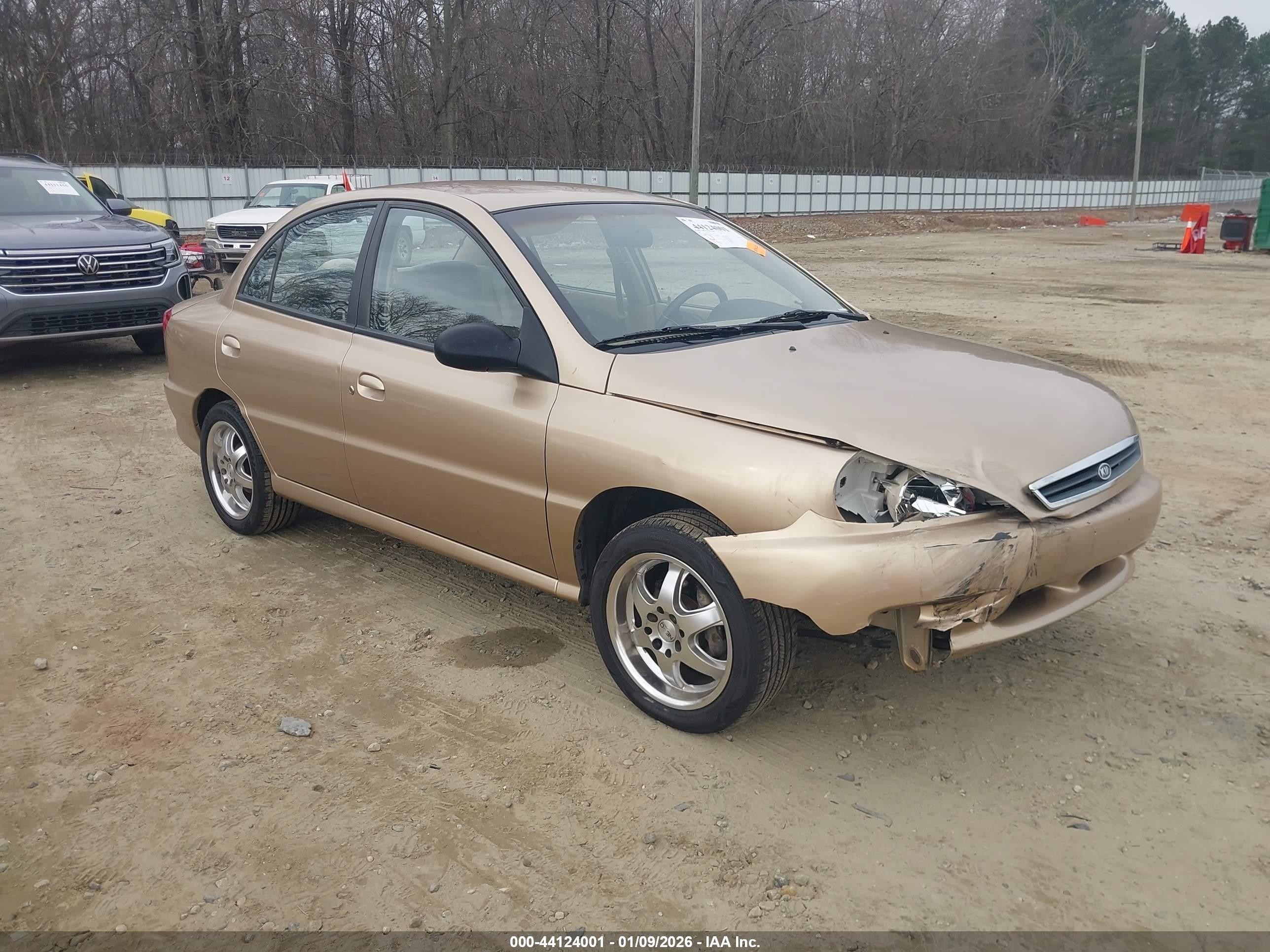 2001 Kia Rio   Beige vin: KNADC123X16014652