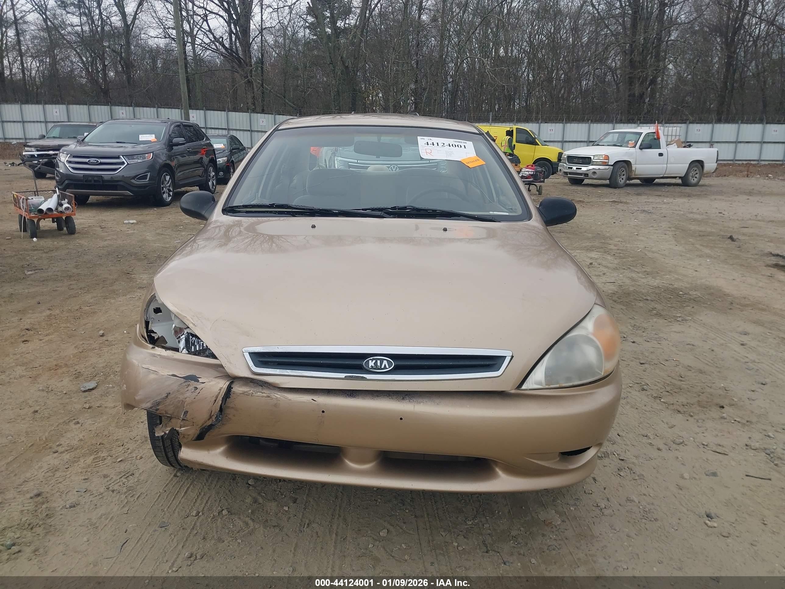 2001 Kia Rio   Beige vin: KNADC123X16014652