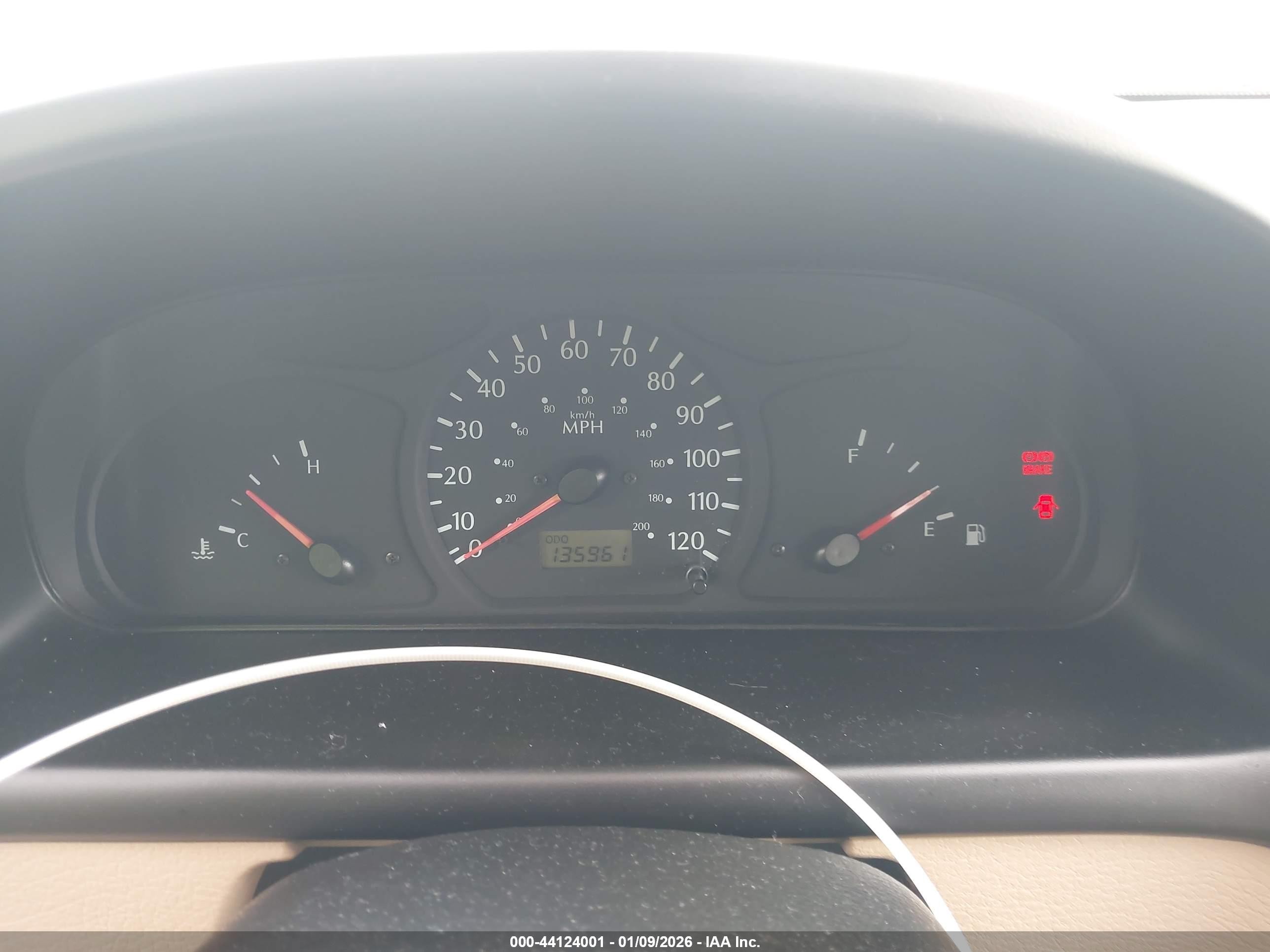 2001 Kia Rio   Beige vin: KNADC123X16014652