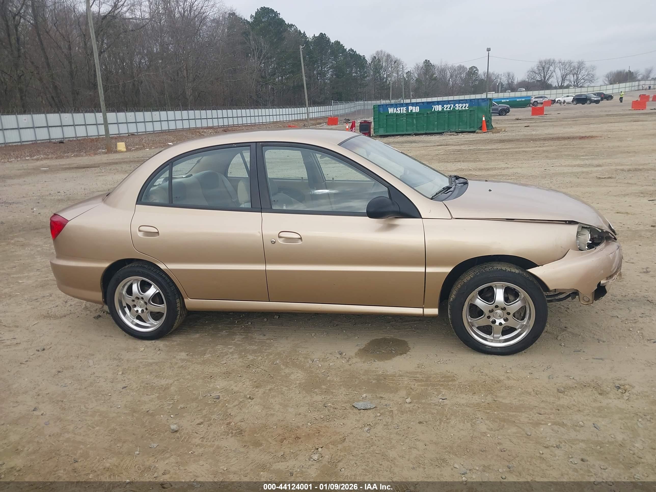 2001 Kia Rio   Beige vin: KNADC123X16014652
